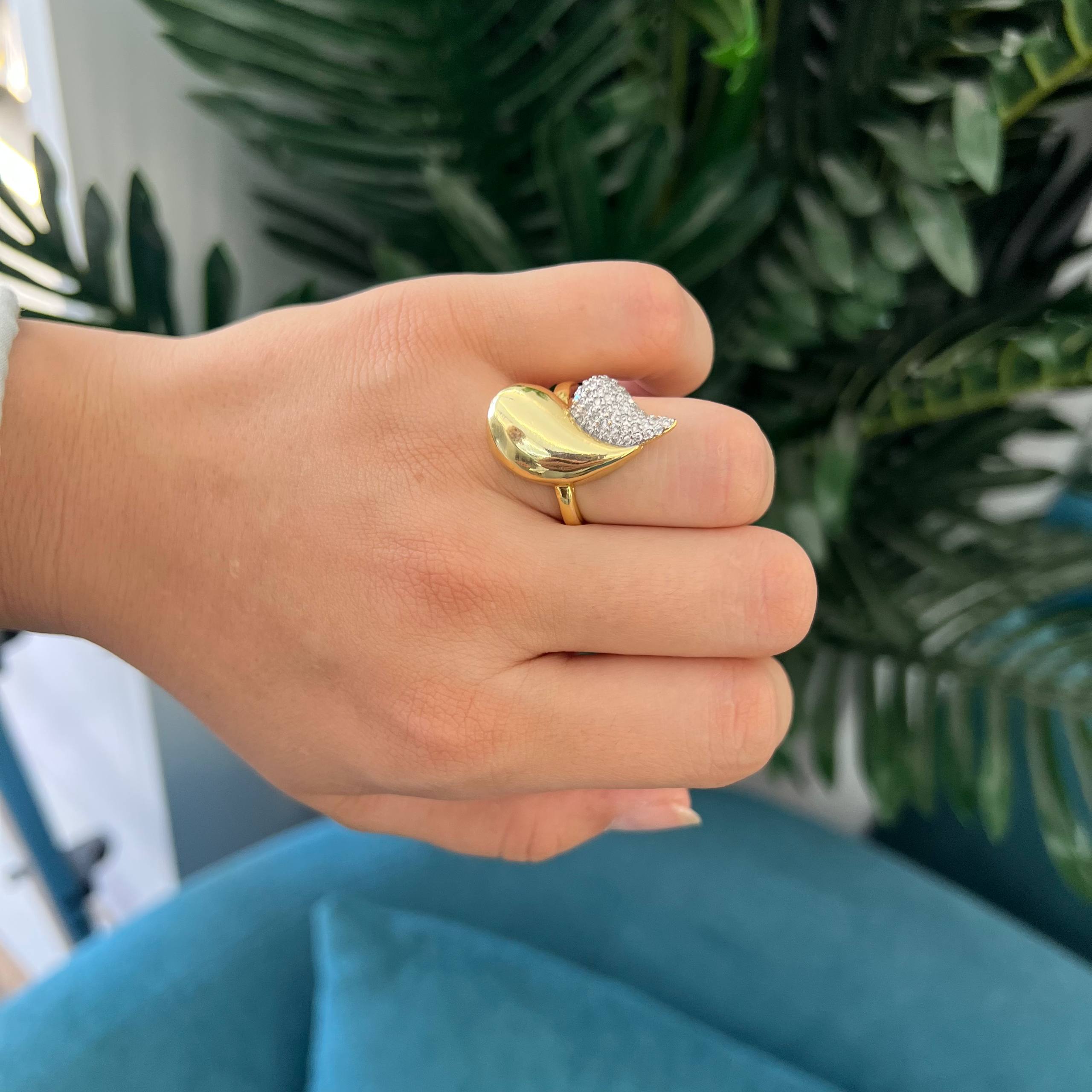 ✨ Dual Wave Elegance Ring – Gold & Diamond Shine ✨