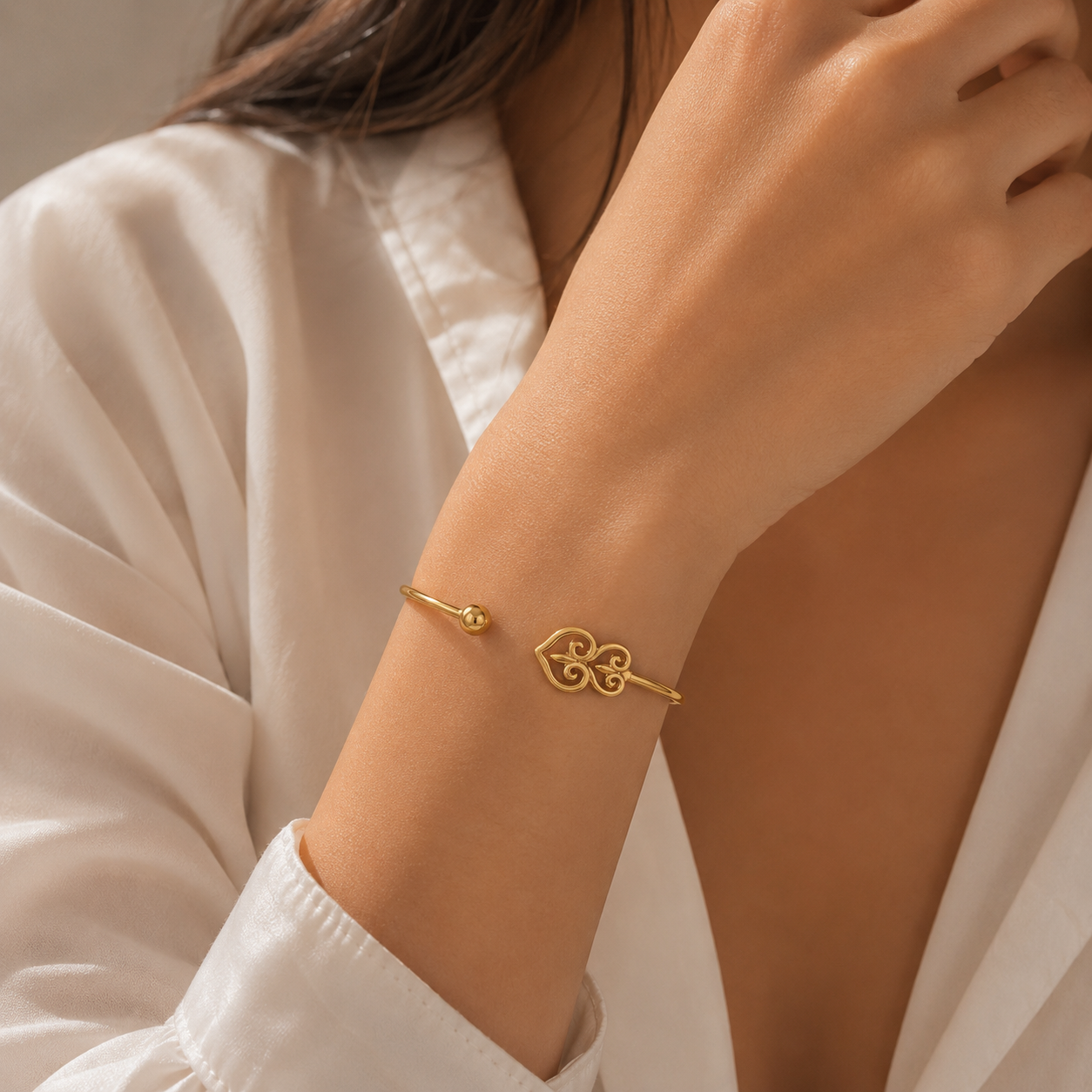 Golden Heart Swirl Open Bangle β Romantic Elegance