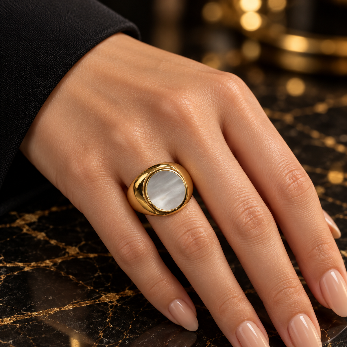 Classic Round Signet Ring – Gold