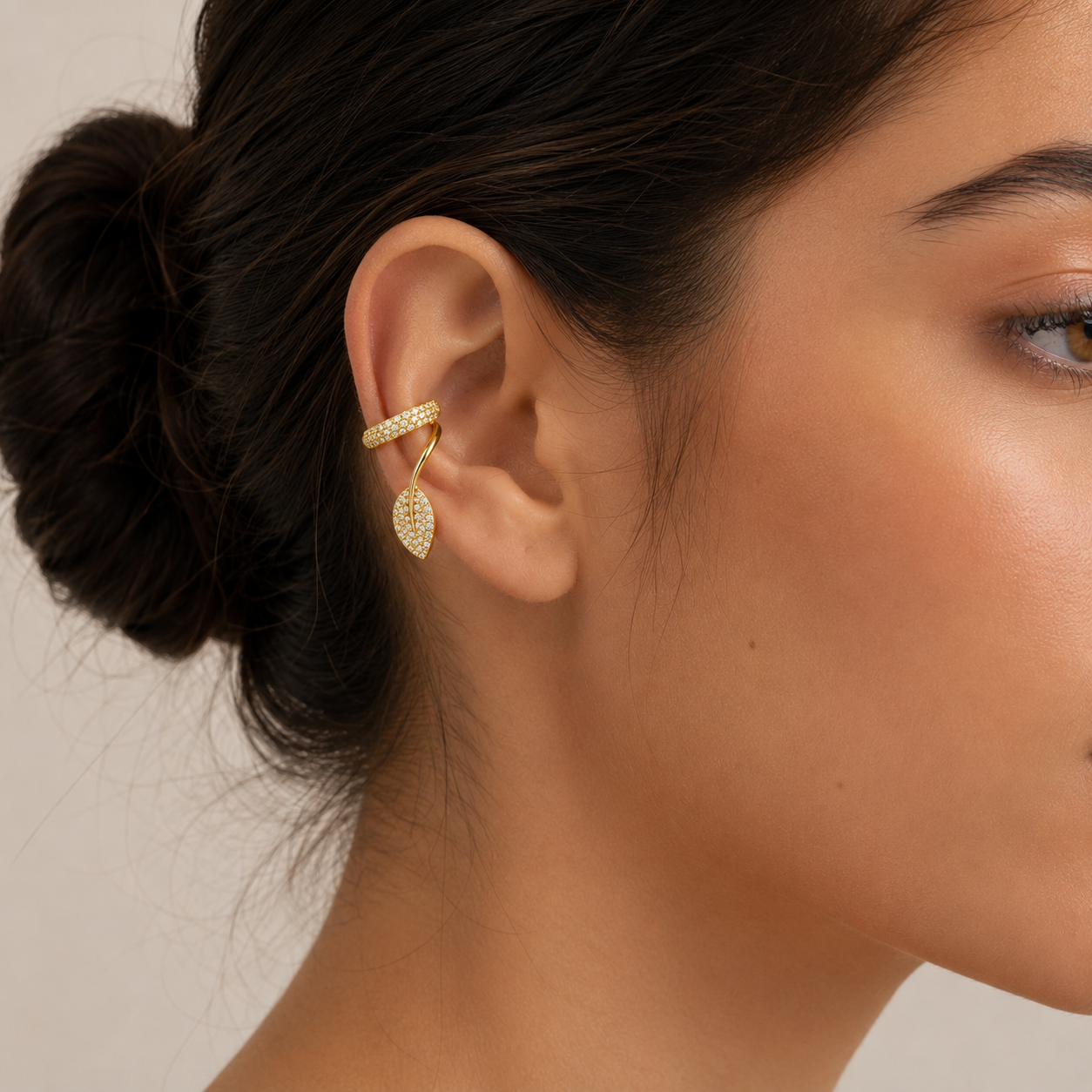 Crystal Leaf Earcuff
Available in Silver and Gold Color