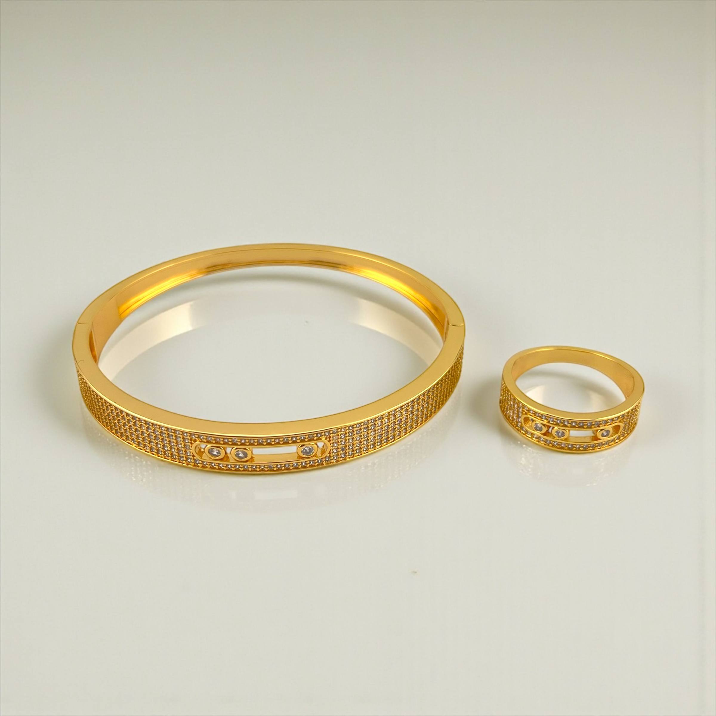 Gold Pavé Crystal Bangle – Luxury Sparkling Bracelet