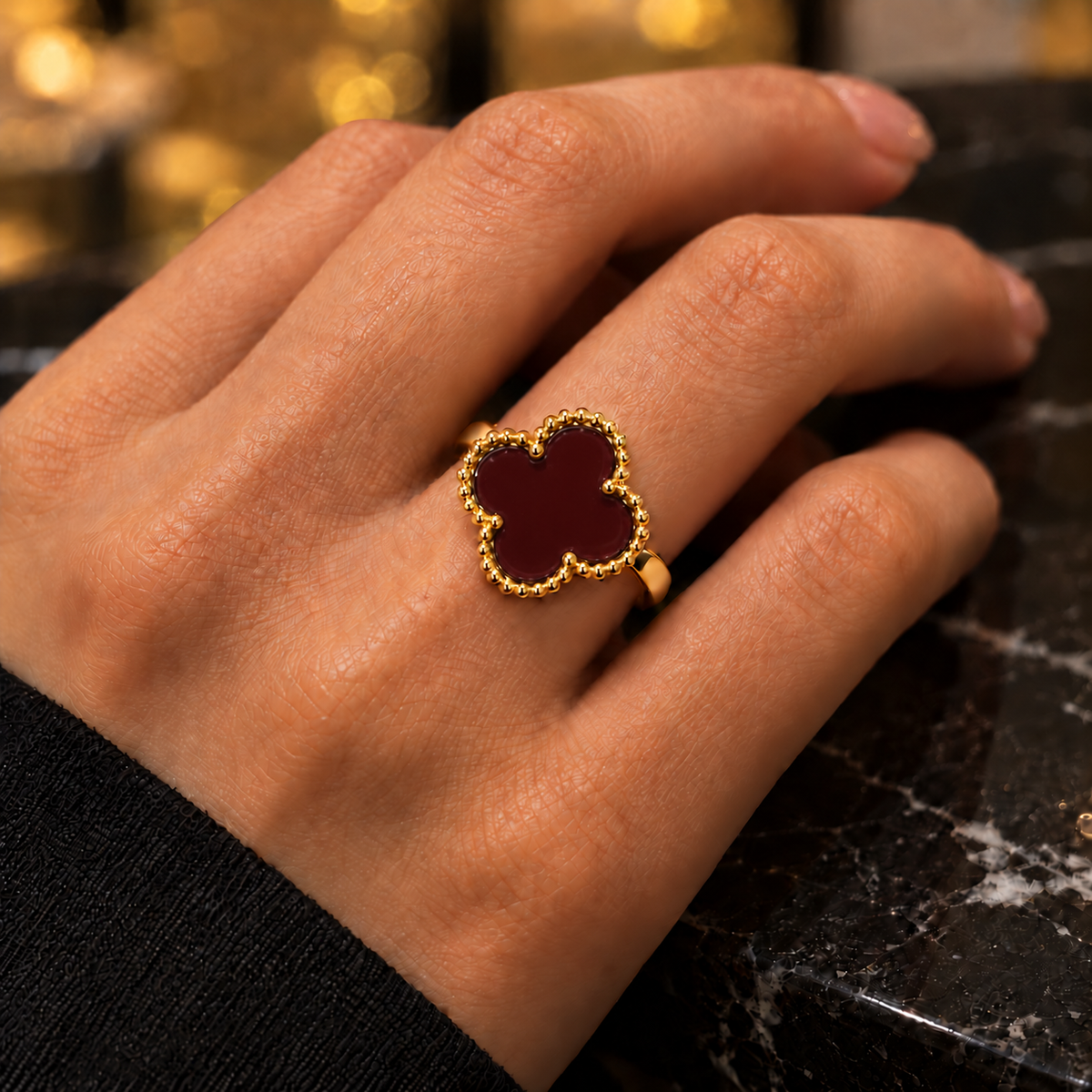 Clover Ring – Deep Blue Elegance
