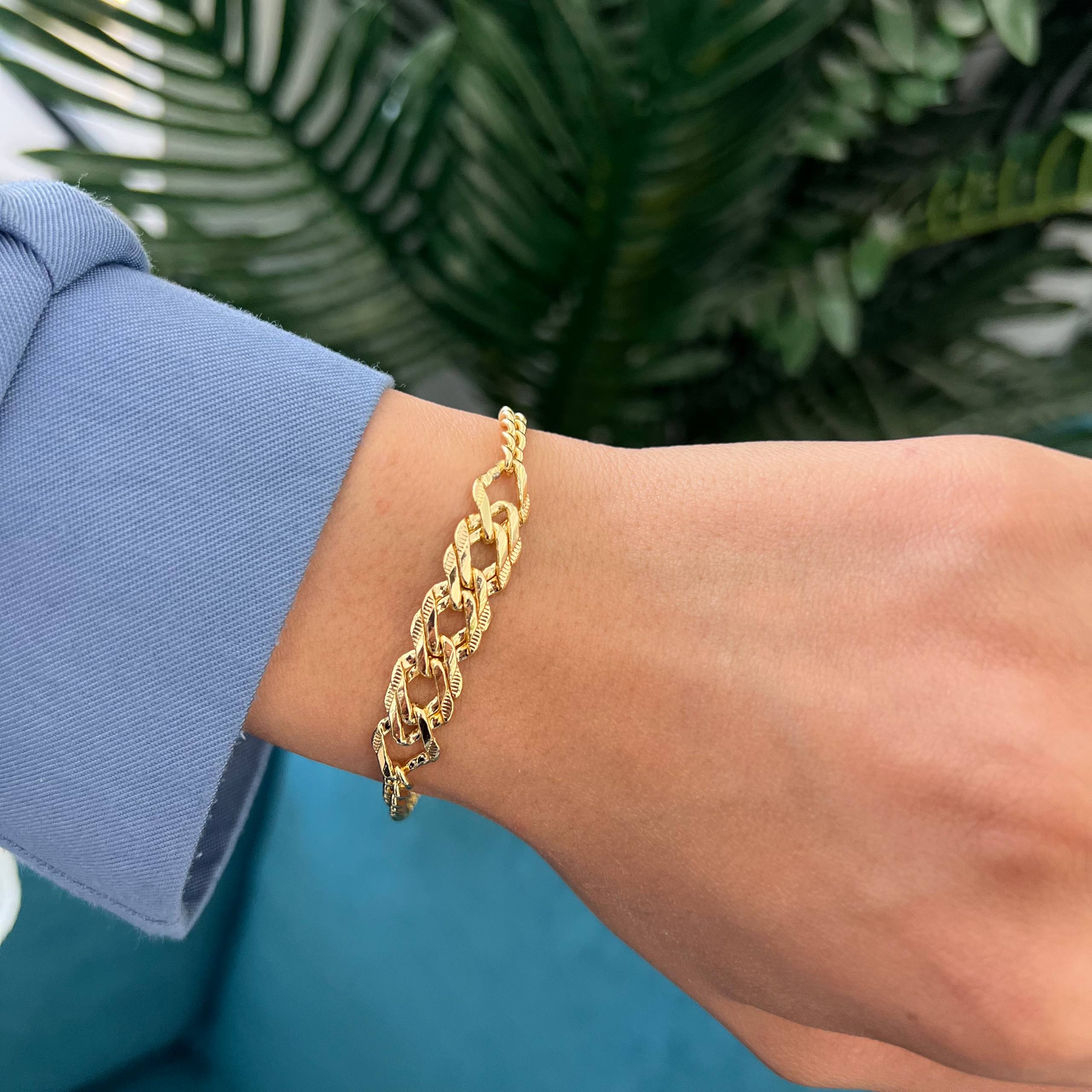middle chain “Classic Curb” 18K Gold-Plated Bracelet 💛✨