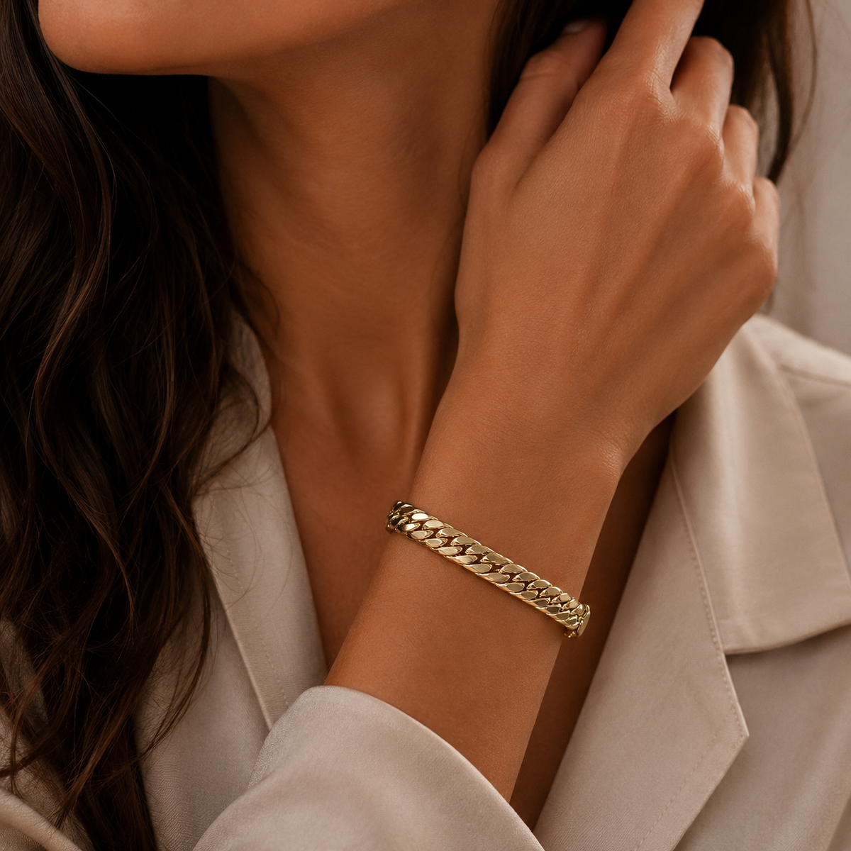 Herringbone Bracelet – Sleek Golden Perfection(21cm/10mm)