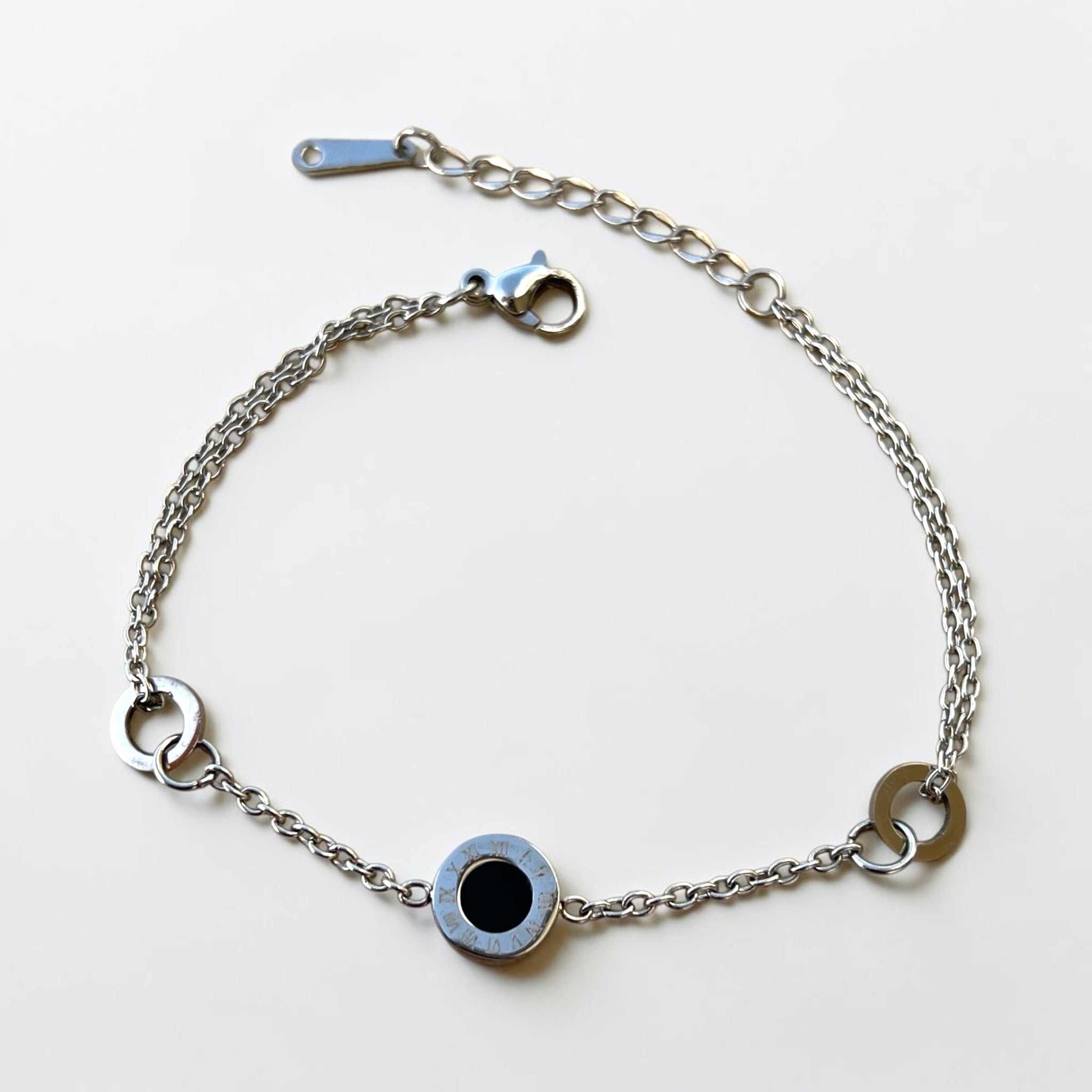 Minimal Roman Circle Bracelet – Silver Tone