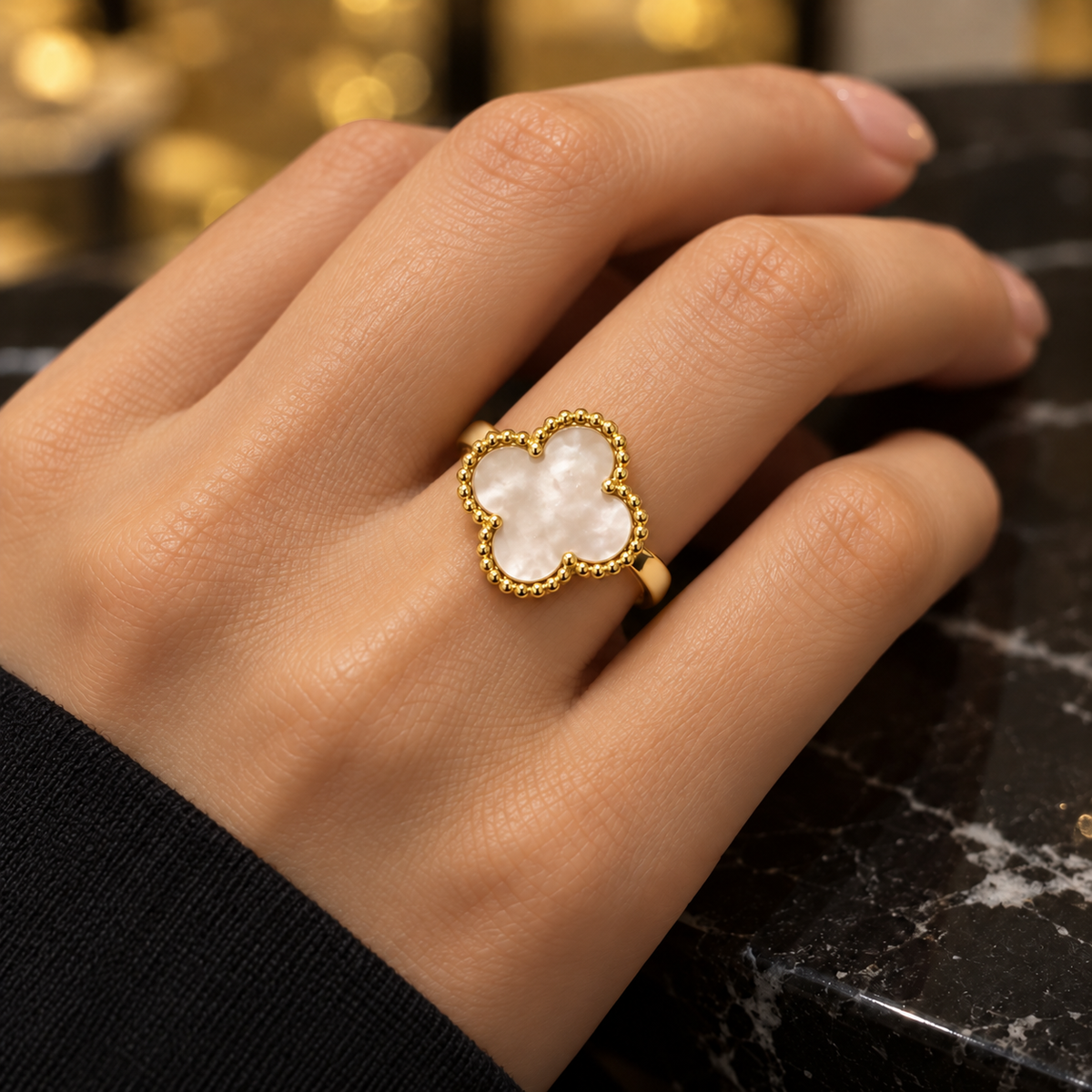 Clover Ring – Deep Blue Elegance