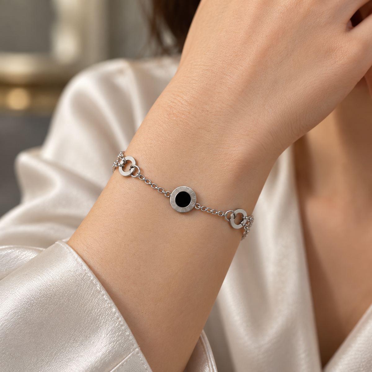 Minimal Roman Circle Bracelet – Silver Tone