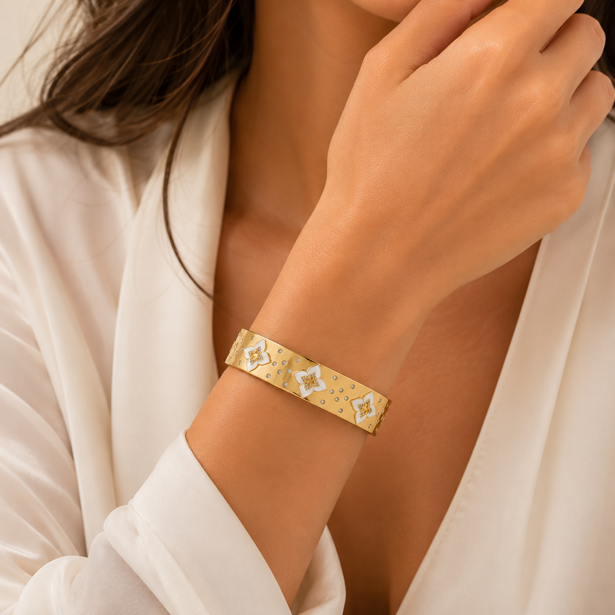 Floral Elegance Bangle ā Gold Variants