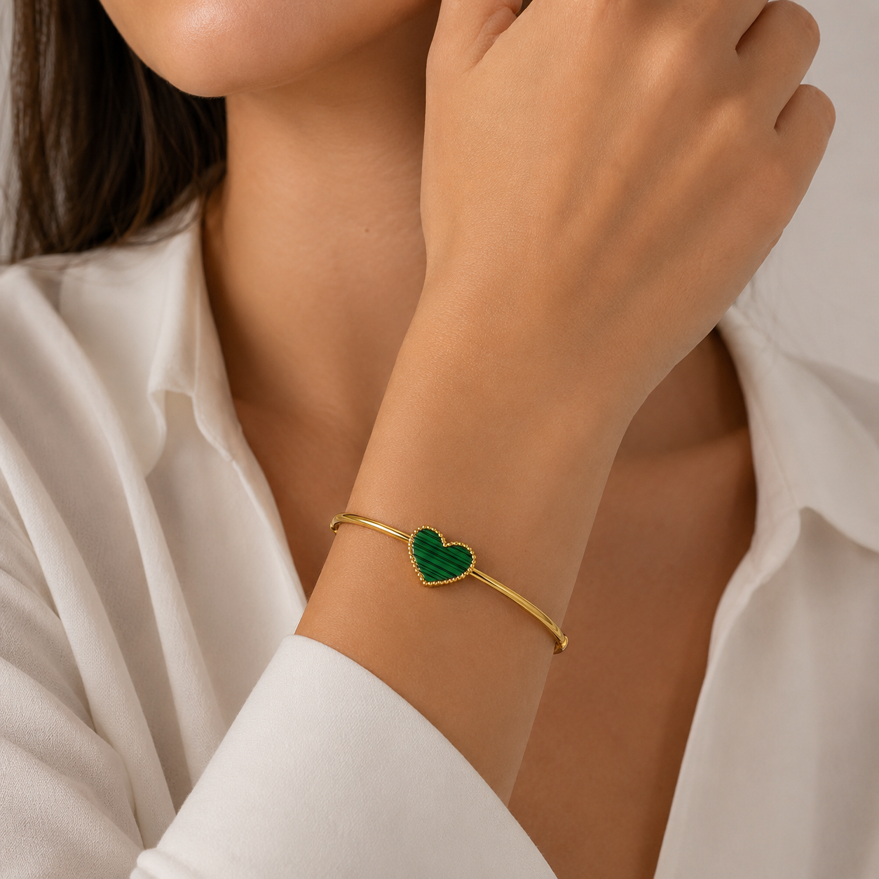 Green Malachite Heart Cuff Bracelet š