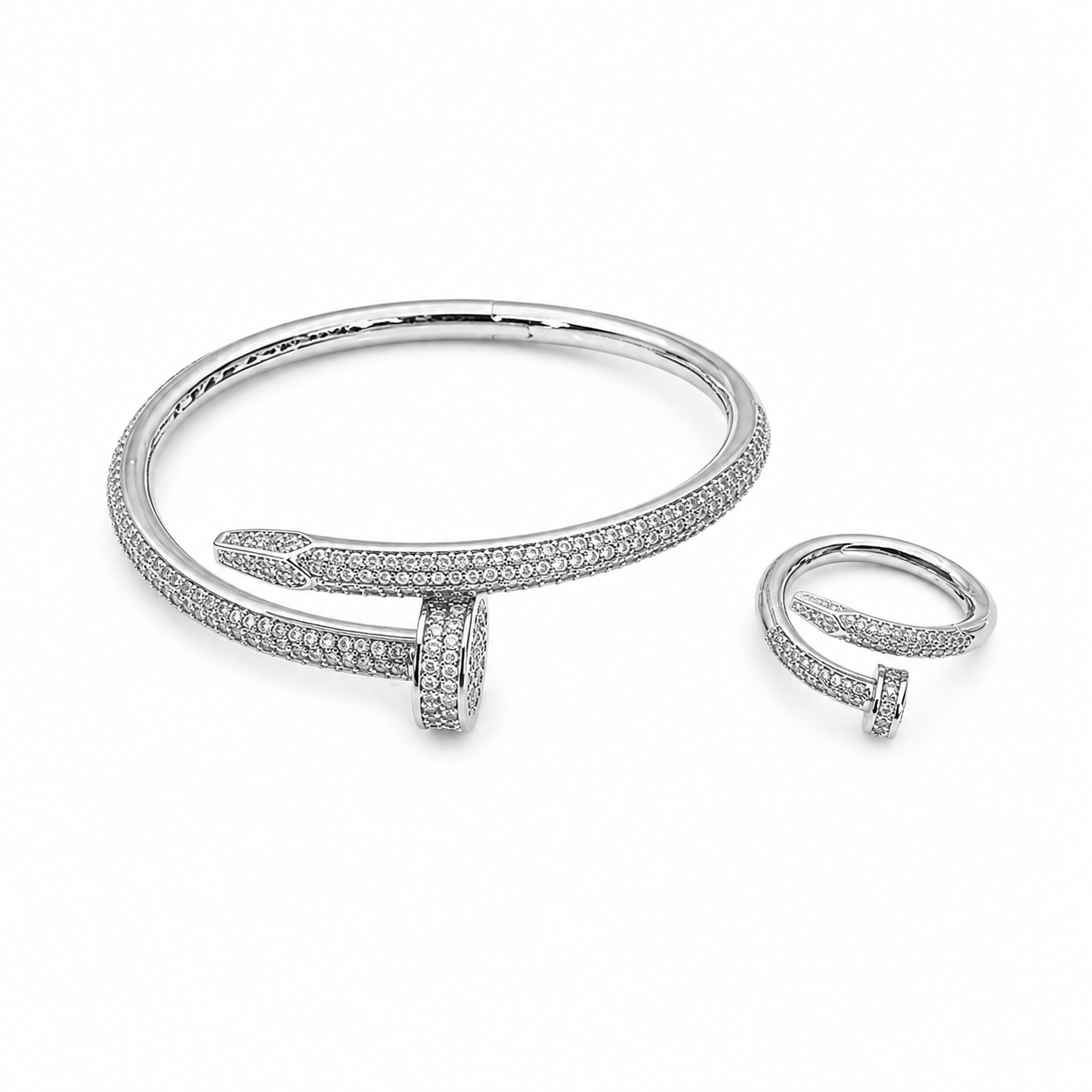 thick nail clue cartier– Gold bangle and ring