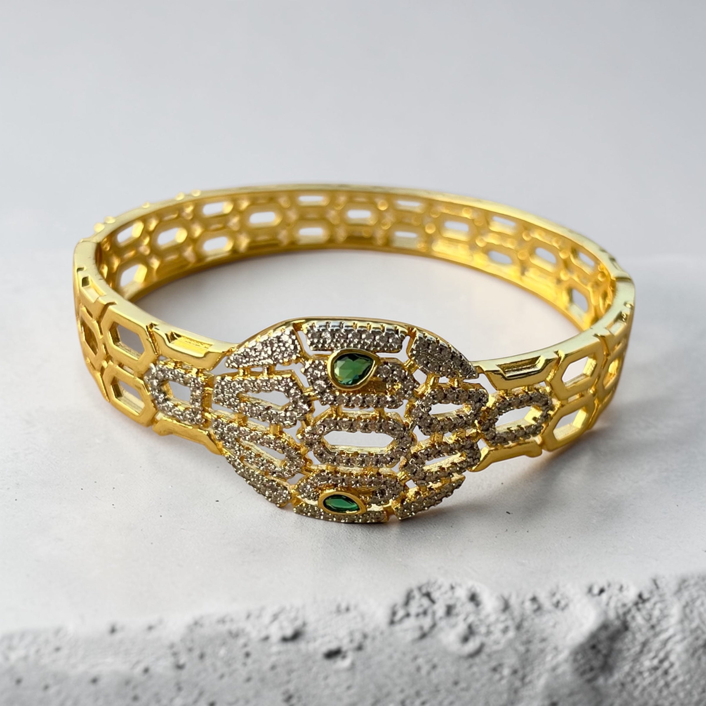 š Emerald-Eyed Snake Bracelet ā 18K Gold-Plated & Pave Crystal Design š
