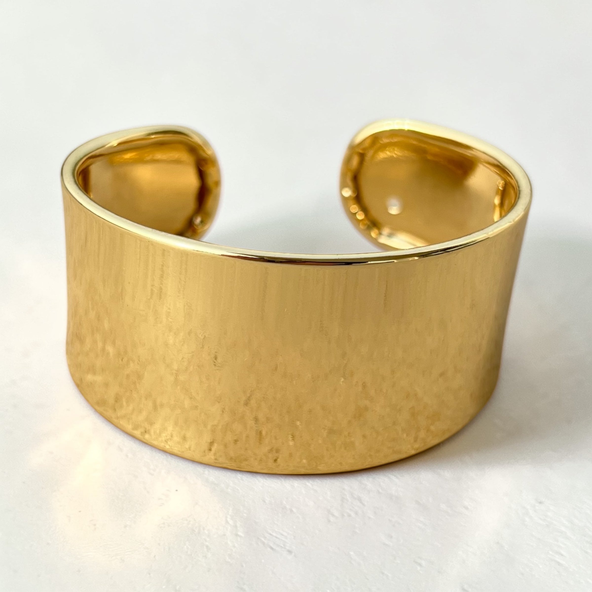 Minimalist Luxe design bangle