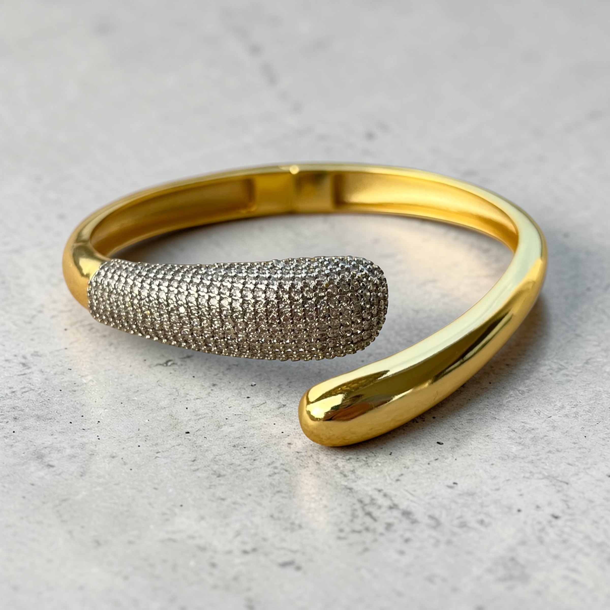 ✨ Luxe Radiance Gold & Silver Cuff Bracelet ✨