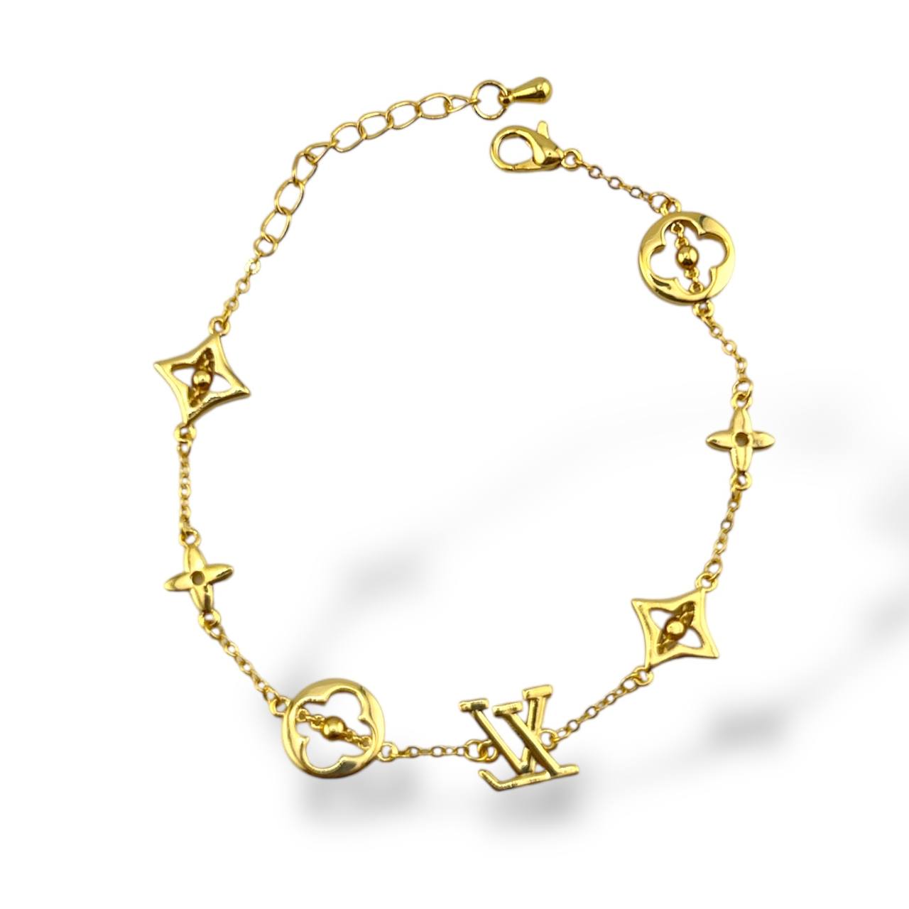 Luxe Icon Charm Bracelet – Pure Gold Elegance
