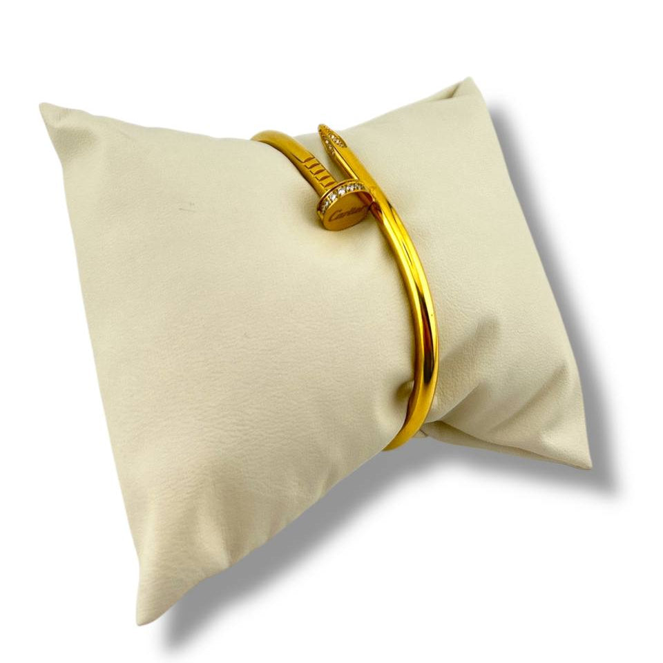 Nail with stone Chic – Mini Gold Bangle