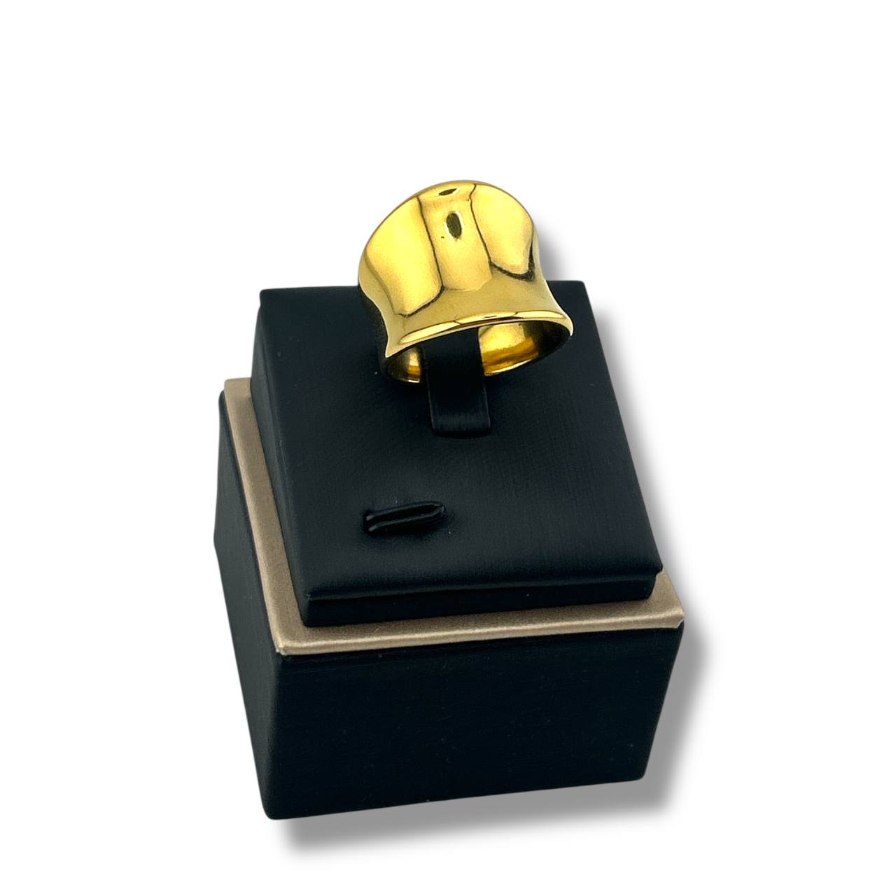 Bold Sculpted Dome Ring – Gold Elegance