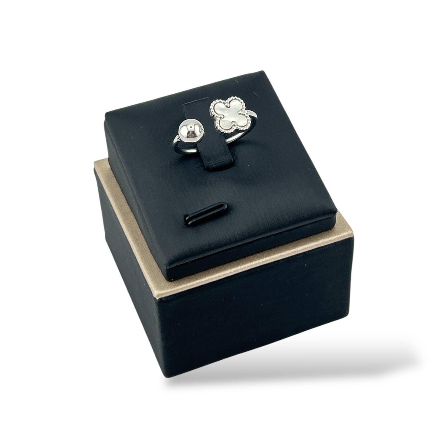 Silver VANCLEEF Ball Ring ā Chic Meets Charm šš