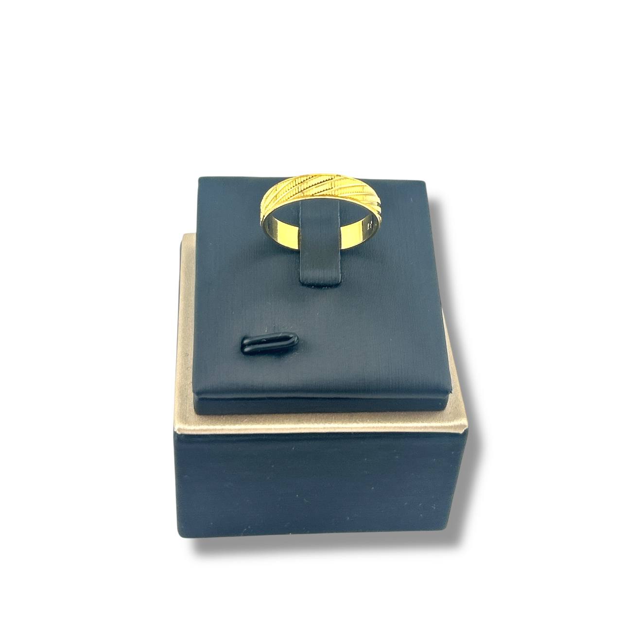 Twist Texture Ring – Gold 🔱✨