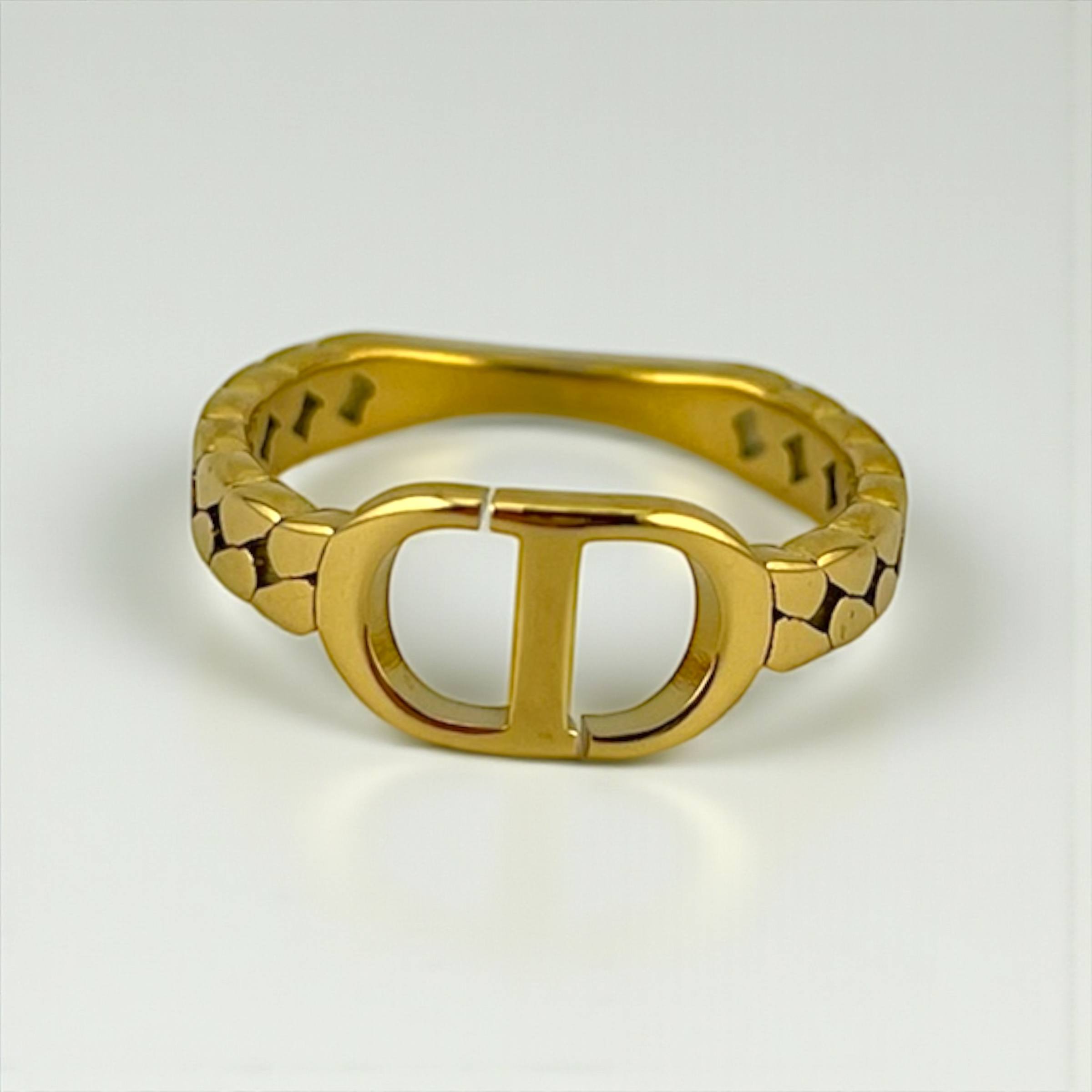 CD Iconic Initial Link Ring β 18K Gold-Plated β¨