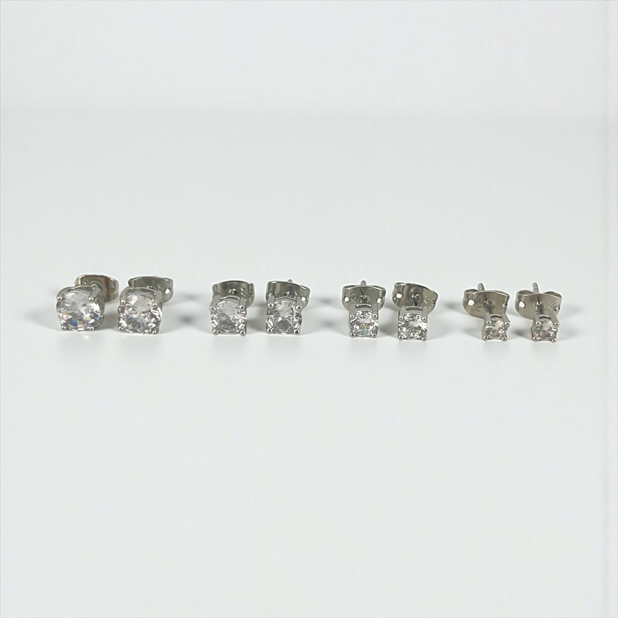 silver round-Cut Stud Earrings – Round Stone Design