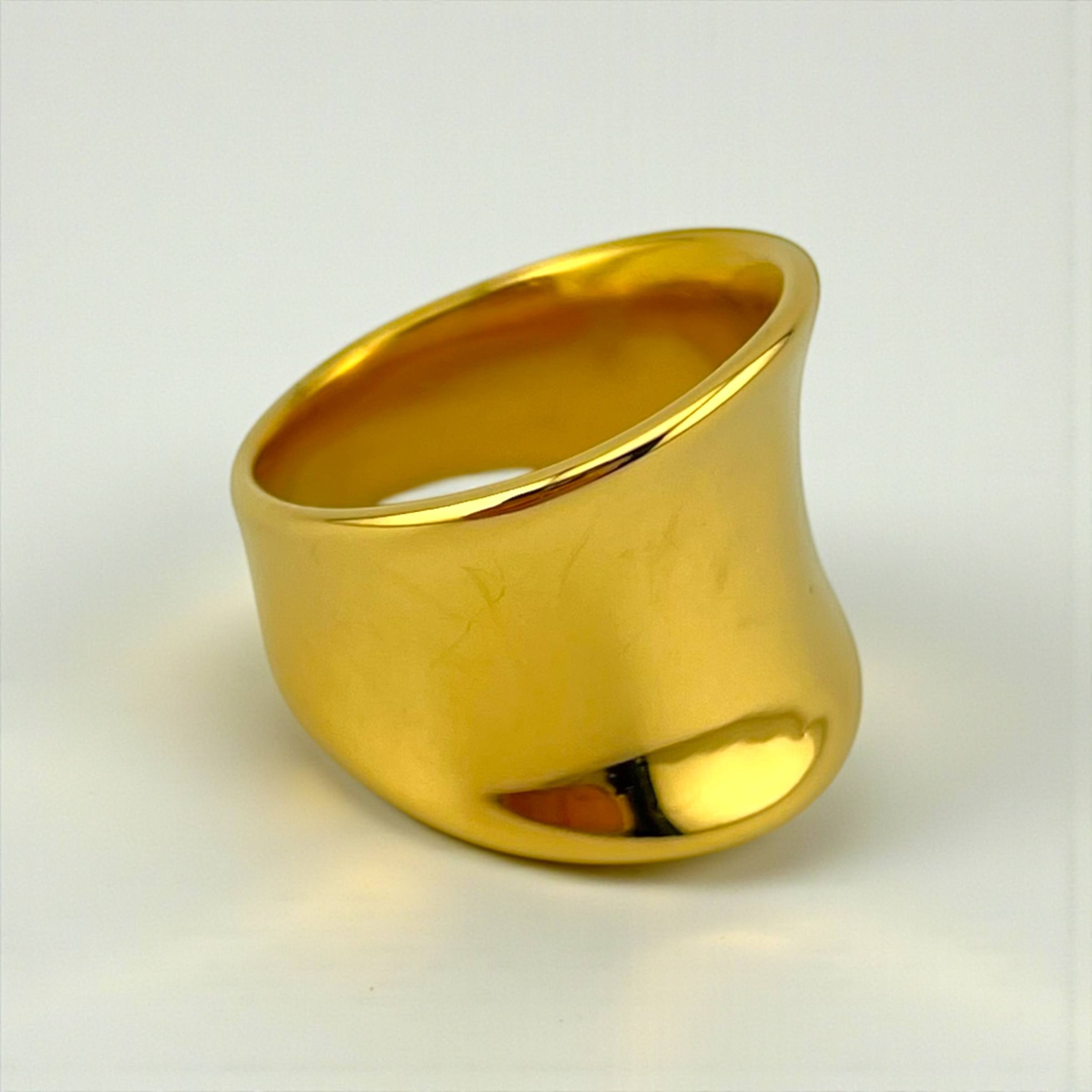 Bold Sculpted Dome Ring – Gold Elegance