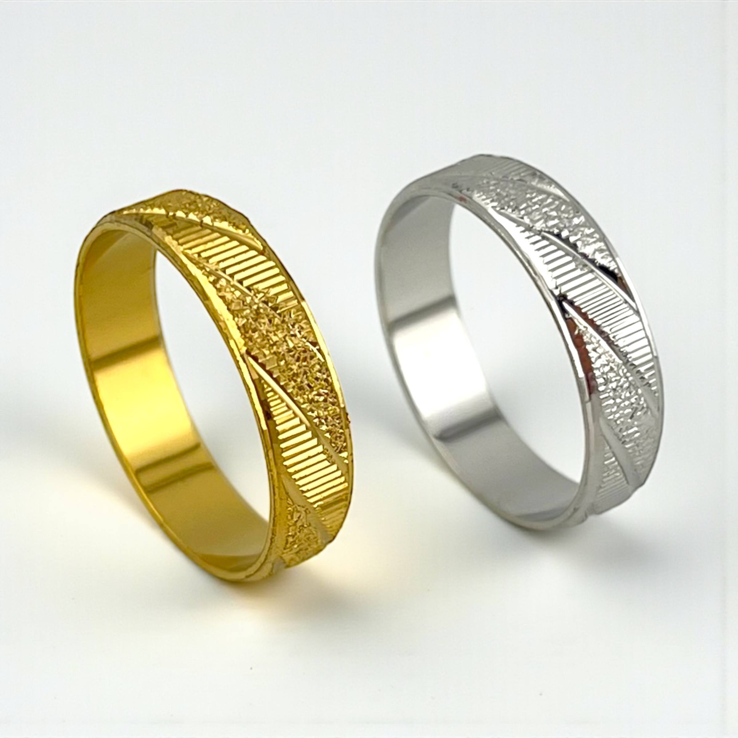 wedding ring Etched Elegance Band – Silver & Gold