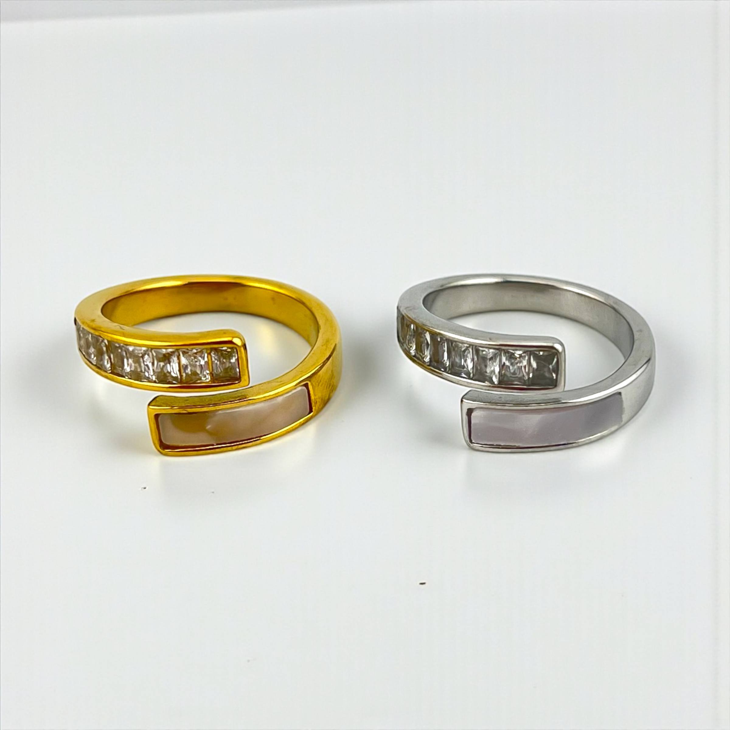 Modern Twist Baguette Ring β Gold & Silver