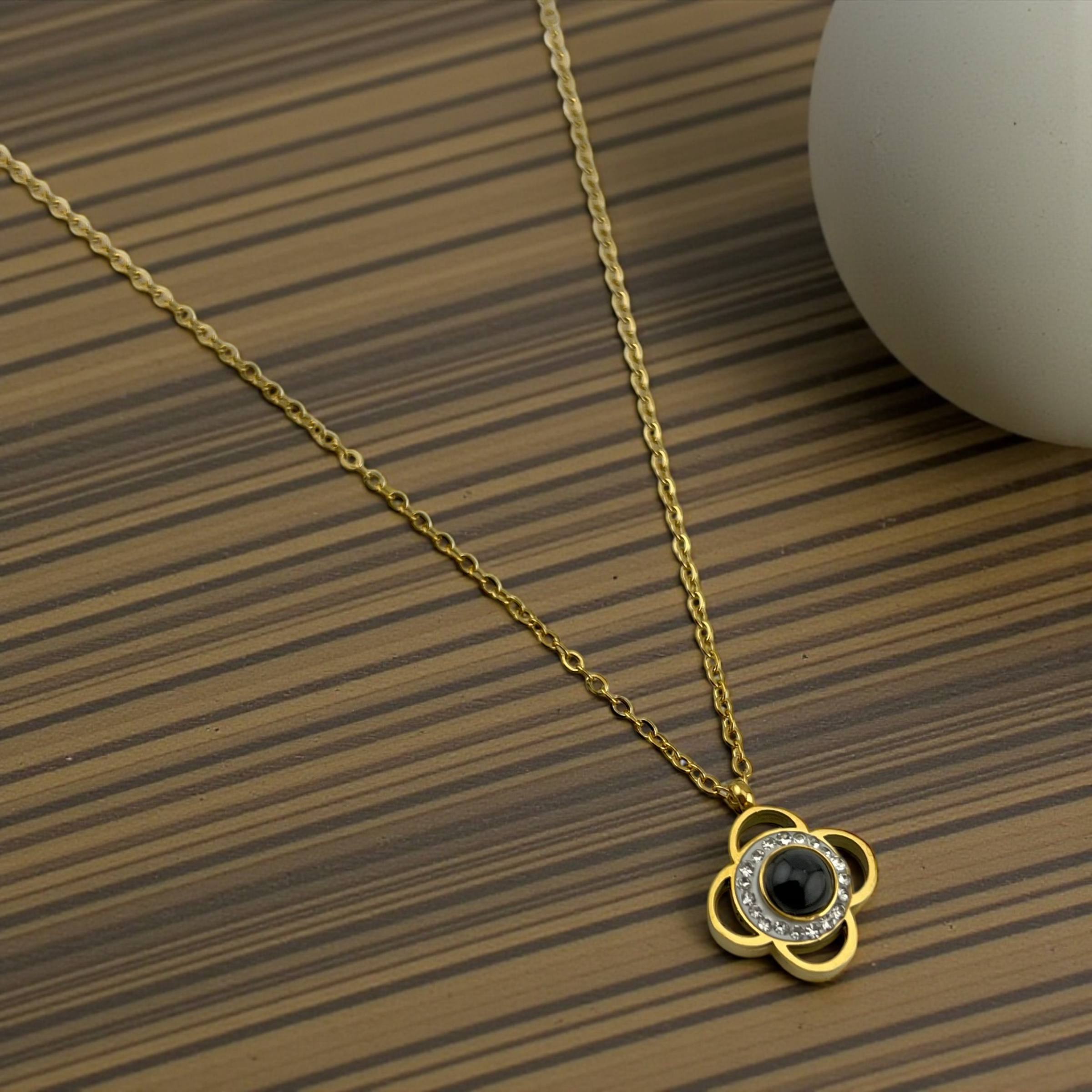 🌍 "I Love You" in 100 languages Flower Projection Necklace – 18K Gold-Plated