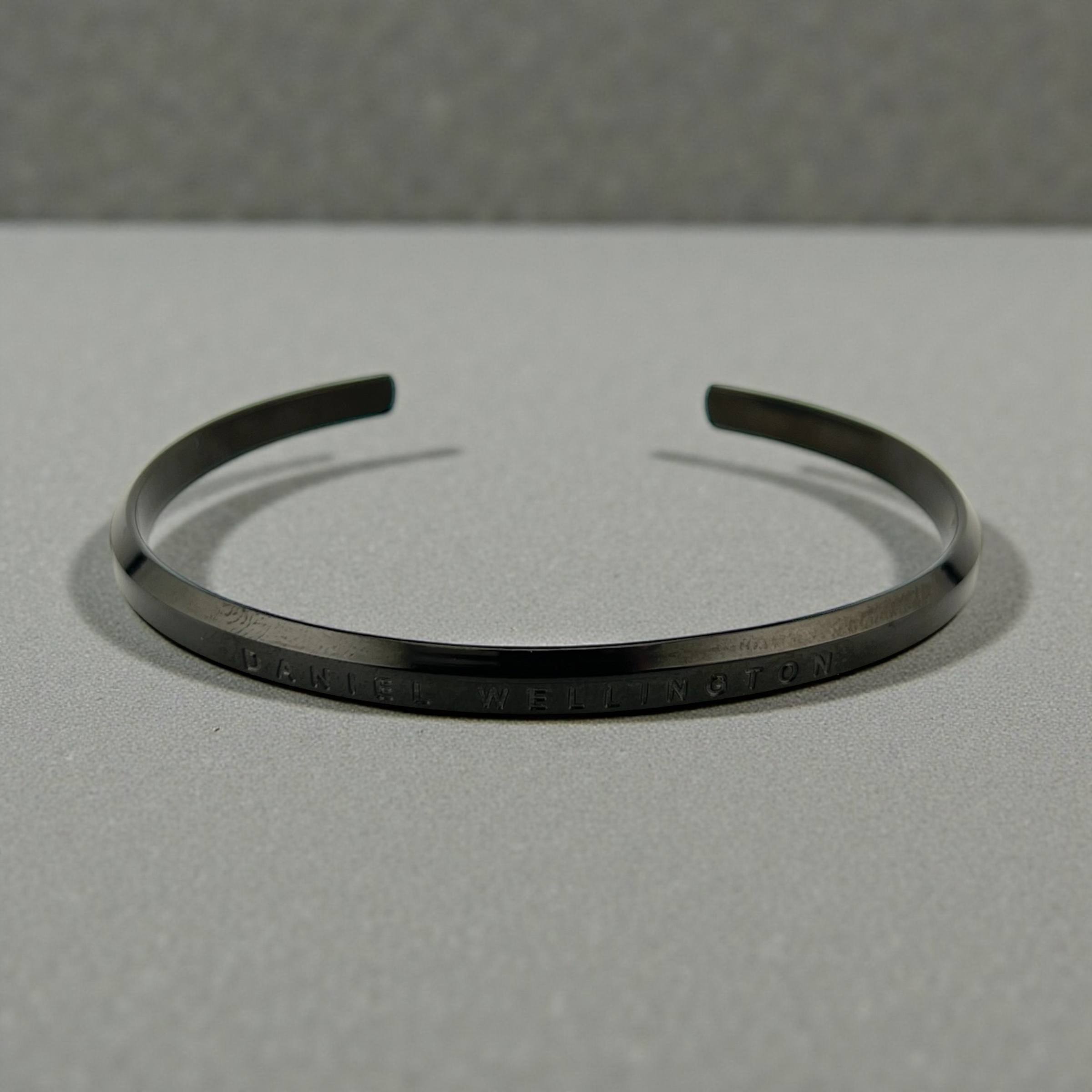 Wave Drop Bangle– Minimal Sparkle