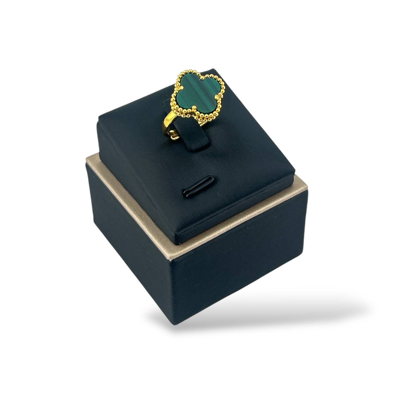 Vancleef Clover Ring ā Deep Blue Elegance šš