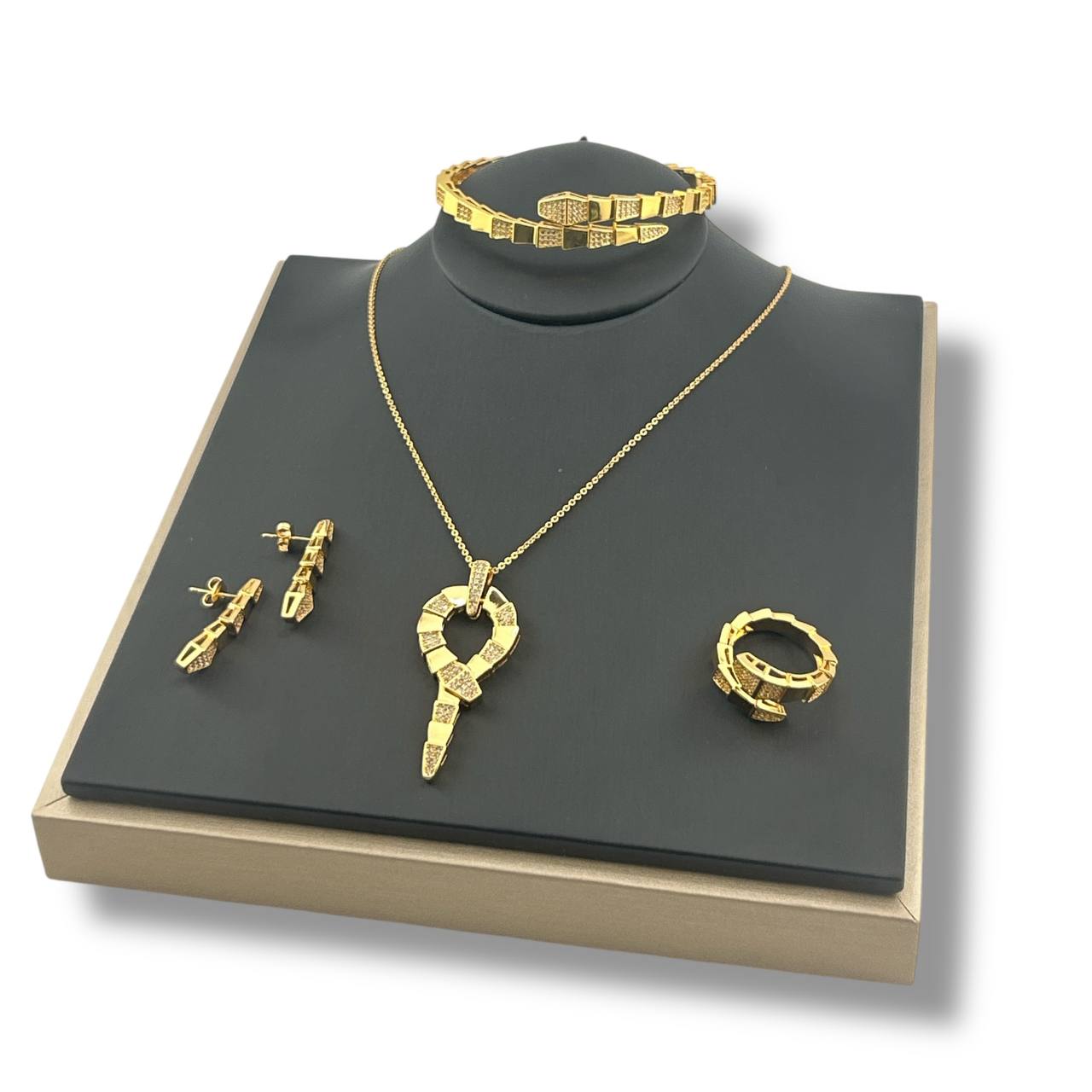 bvulgari Bold & Bound in Gold – Snake Link Set