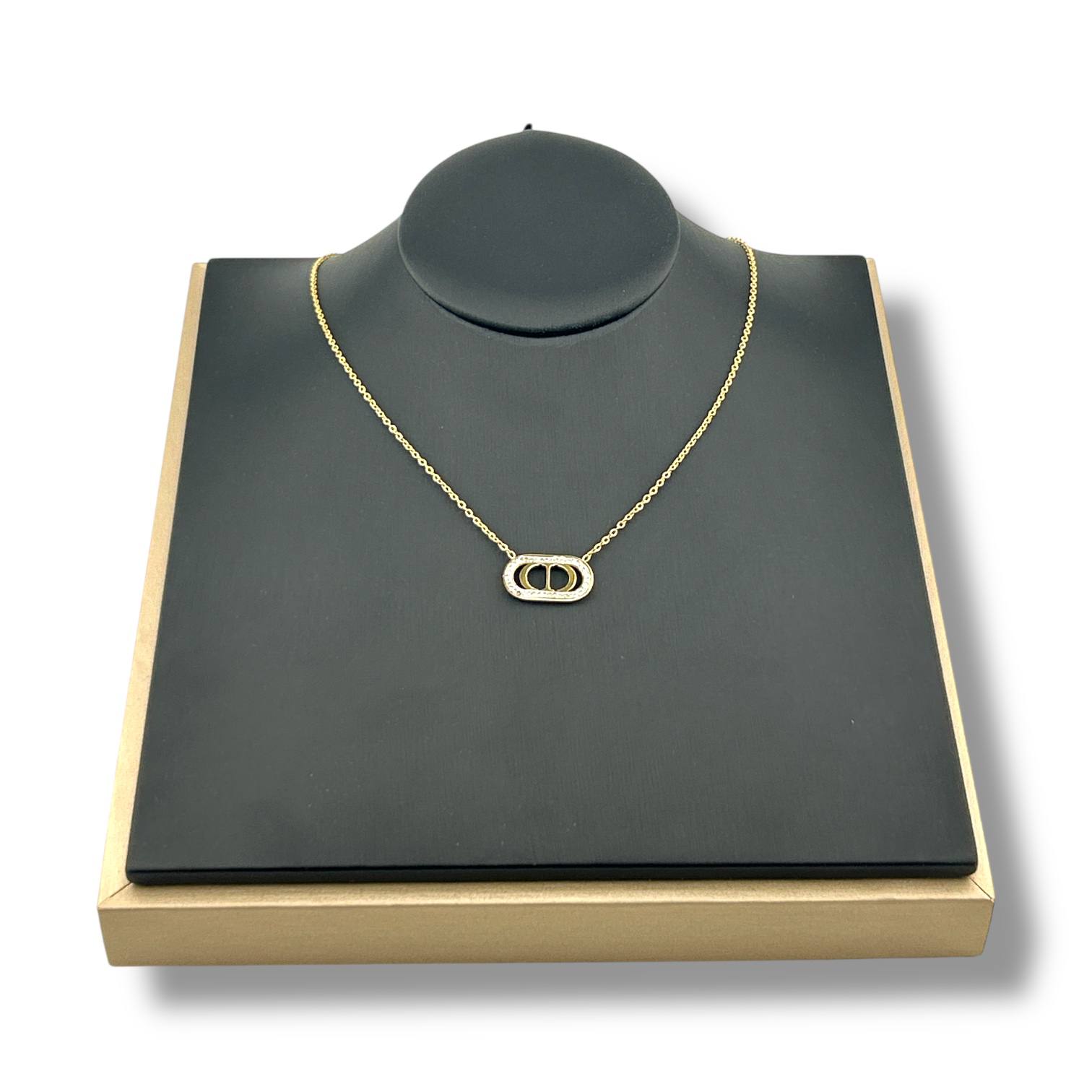 CD Embrace Pendant Necklace 💫🔗