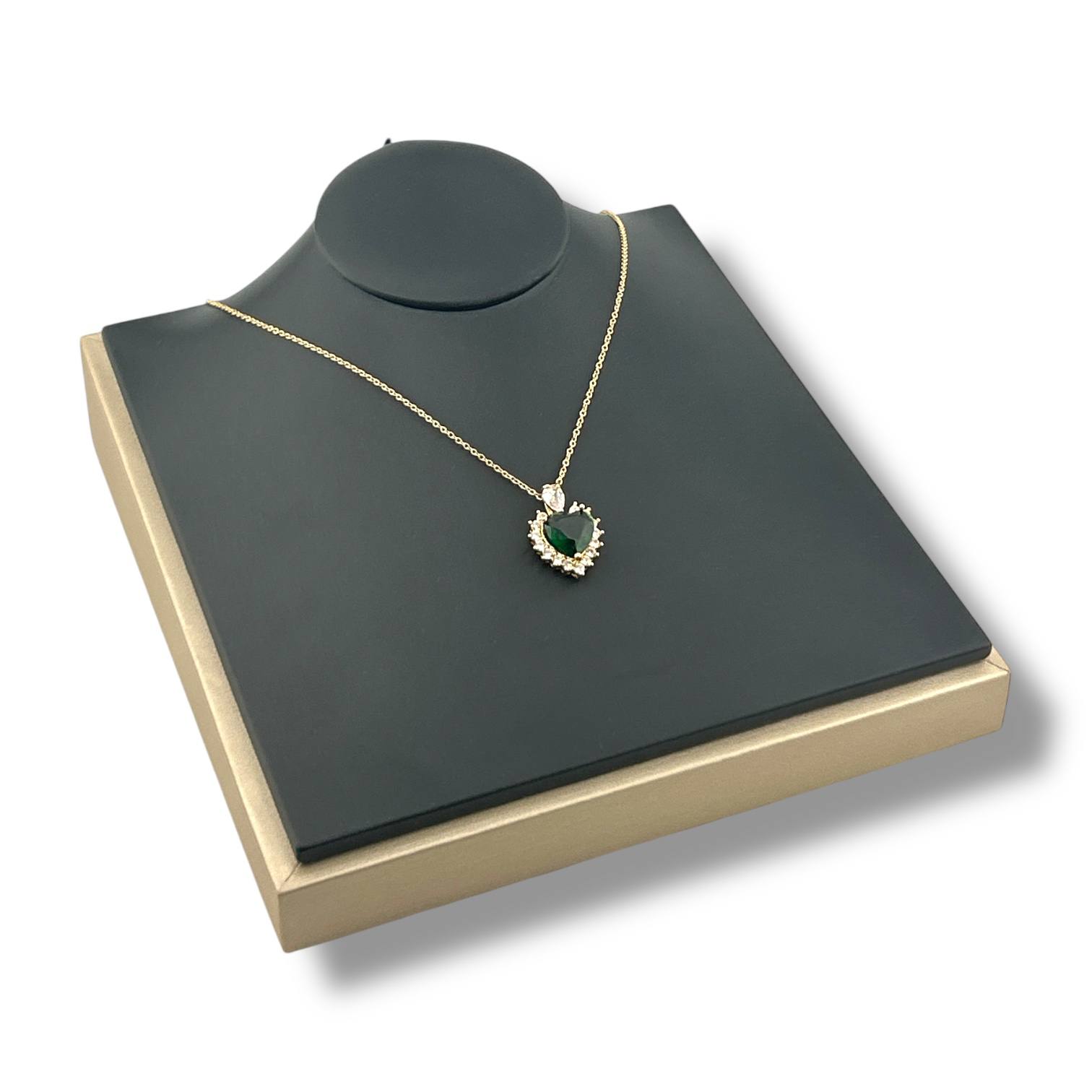 💚 Royal Emerald Heart Necklace – 18K Gold-Plated ✨