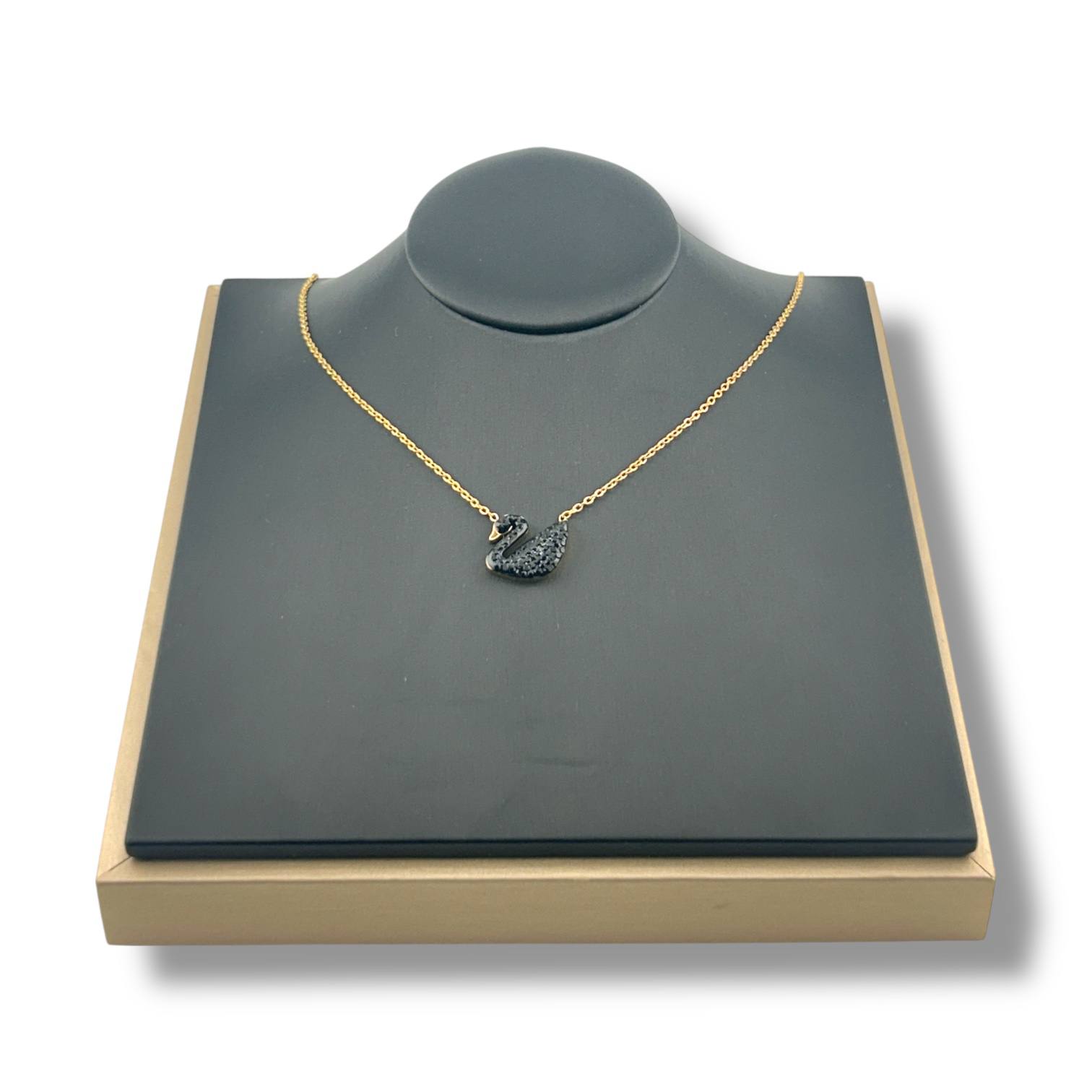 🦢 Crystal Swan Necklace – 18K Gold-Plated