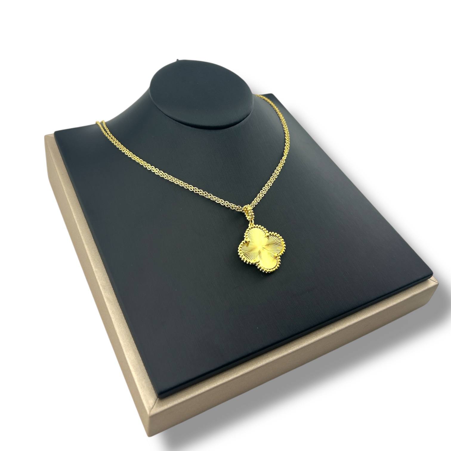 Pearl Clover Pendant Necklace – 18K Gold-Plated