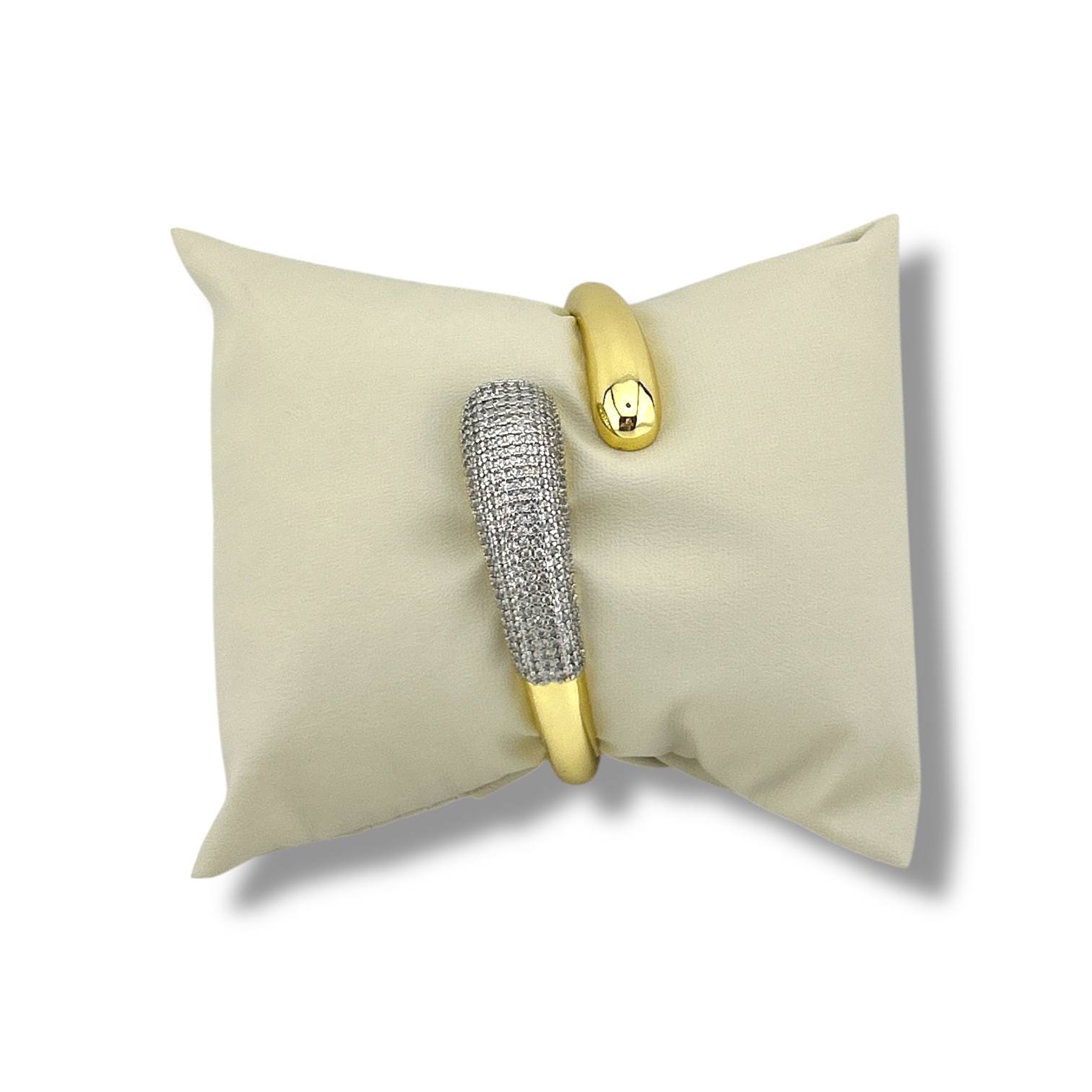 ✨ Luxe Radiance Gold & Silver Cuff Bracelet ✨