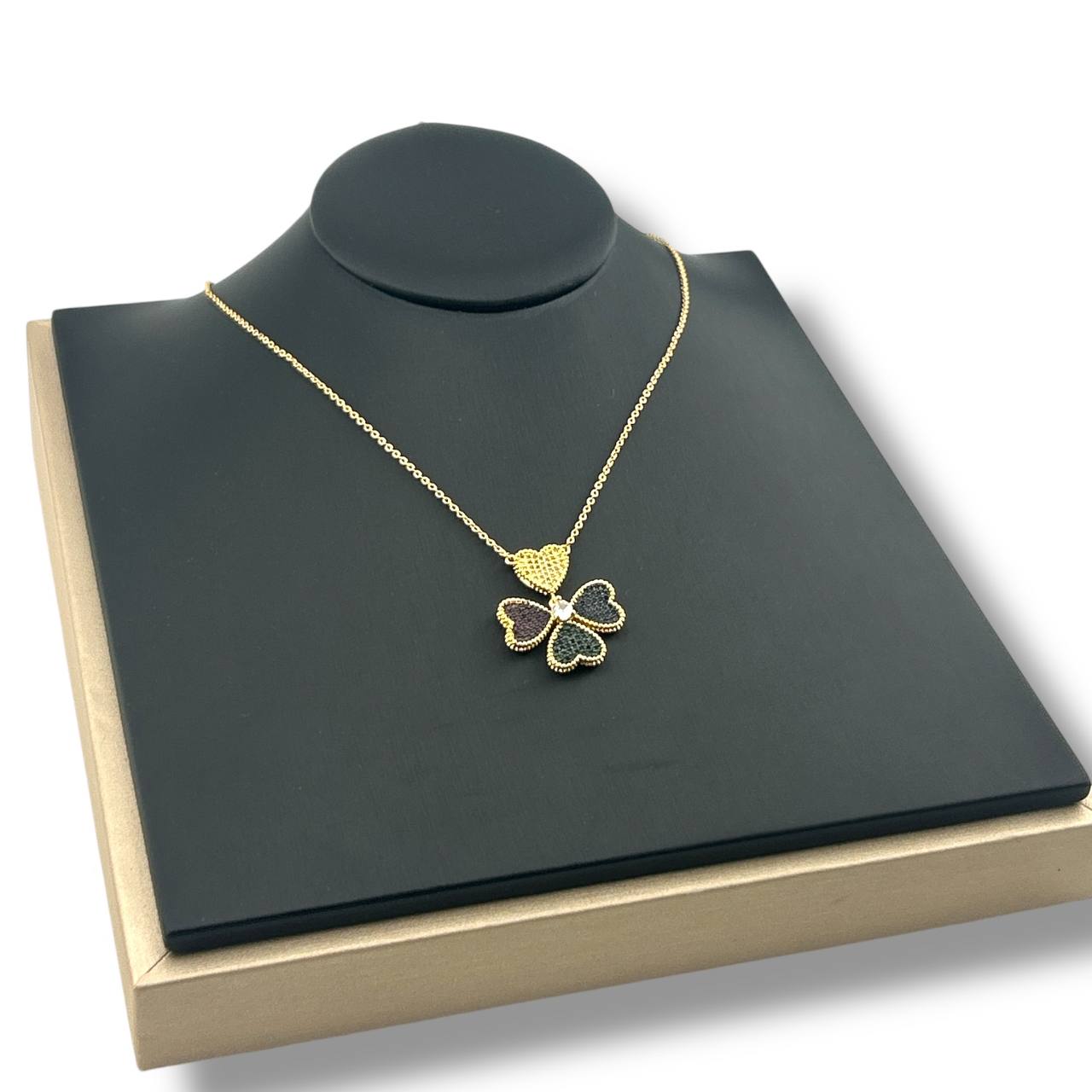 🌸 Four-Heart Clover Pendant Necklace – Multicolor Stones
