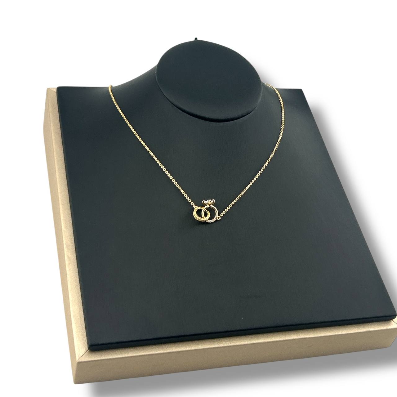 💍 Interlocked Rings Pendant Necklace