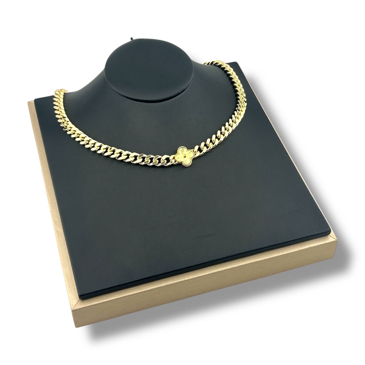 One flower Vancleef chain Necklace – 18K Gold-Plated ✨