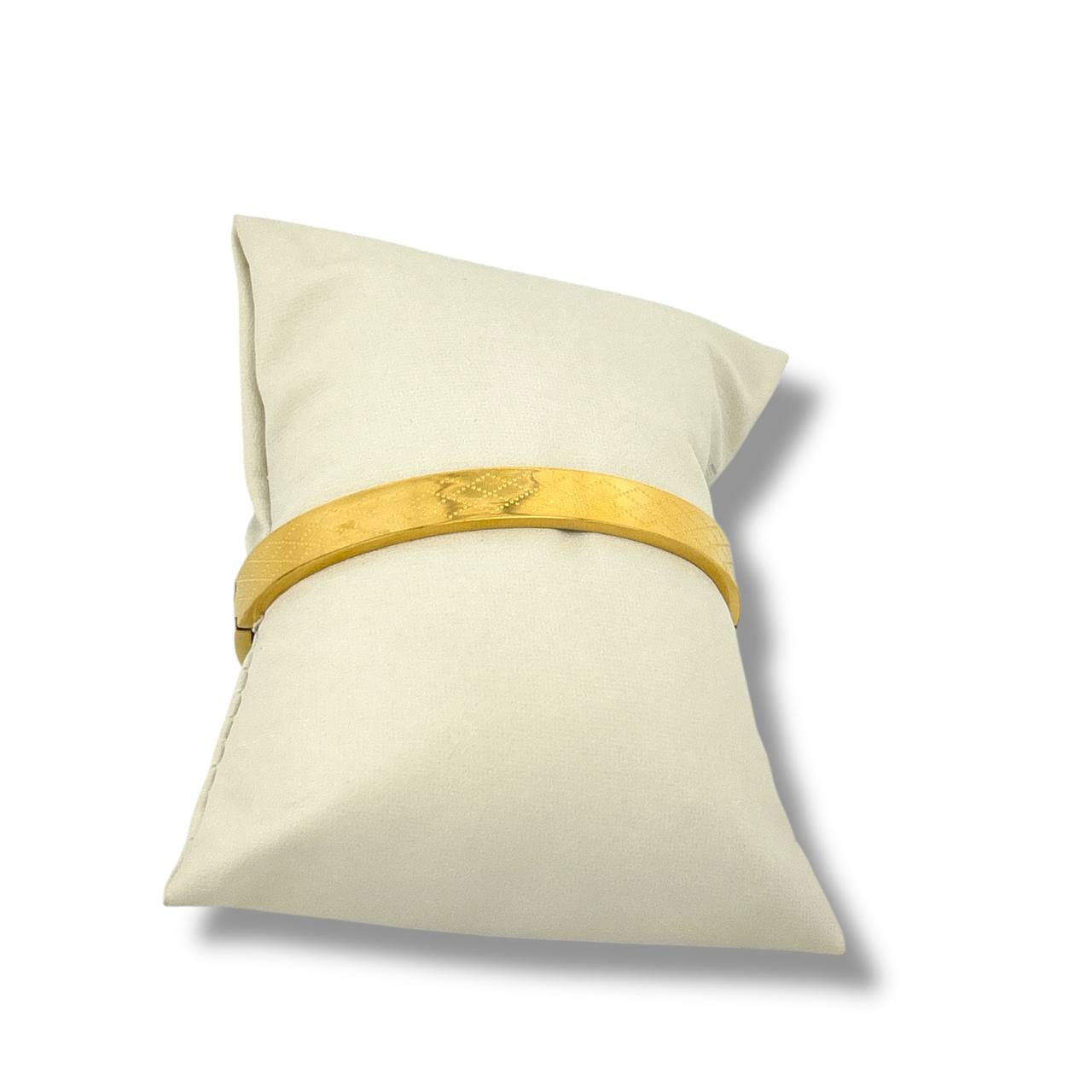 Classic Engraved Bangle ā Gold & Silver āØ