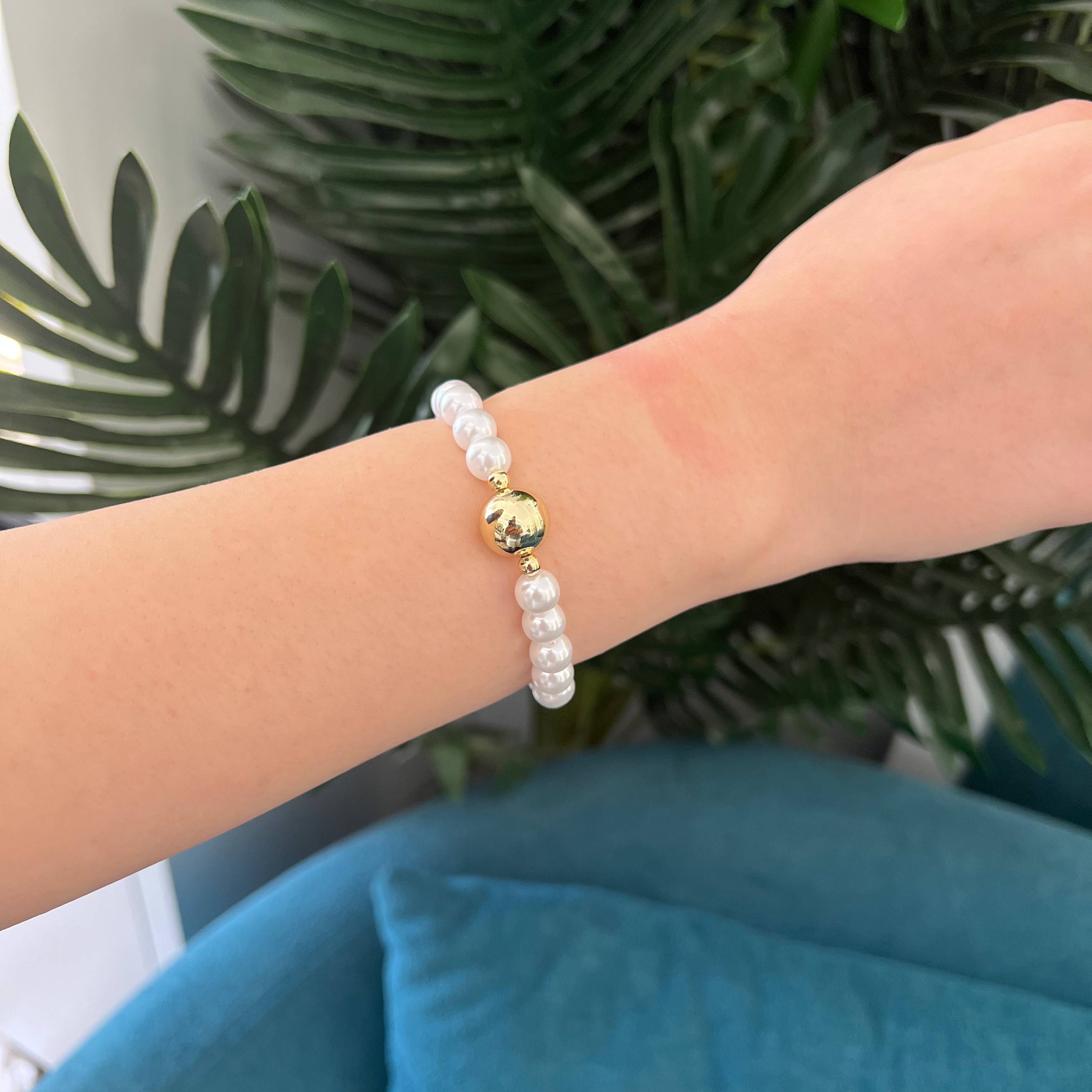 Pearl Elegance Bracelet with Golden Accent