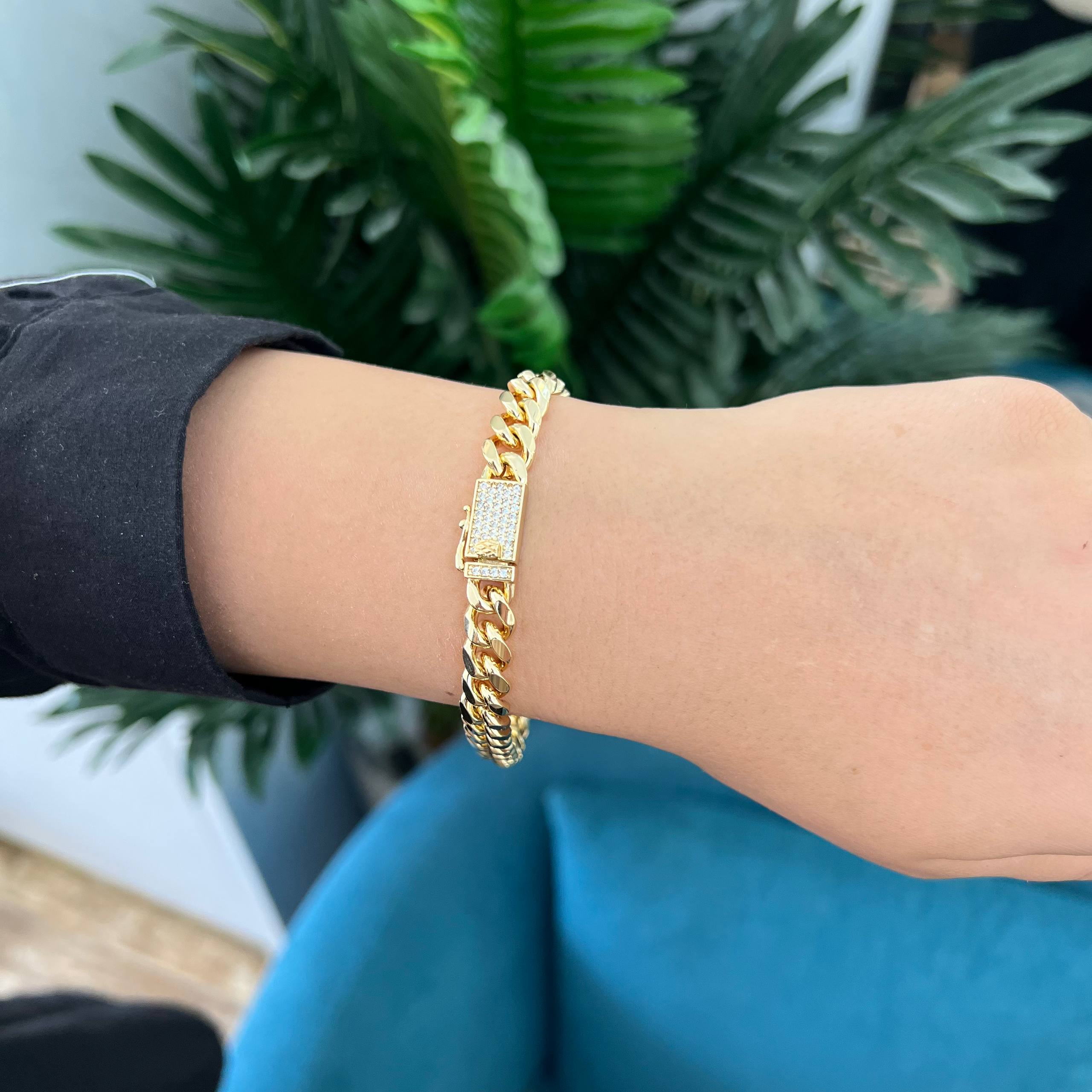 Luxe Cuban Link Bracelet with Pave-Set Lock Clasp â¨