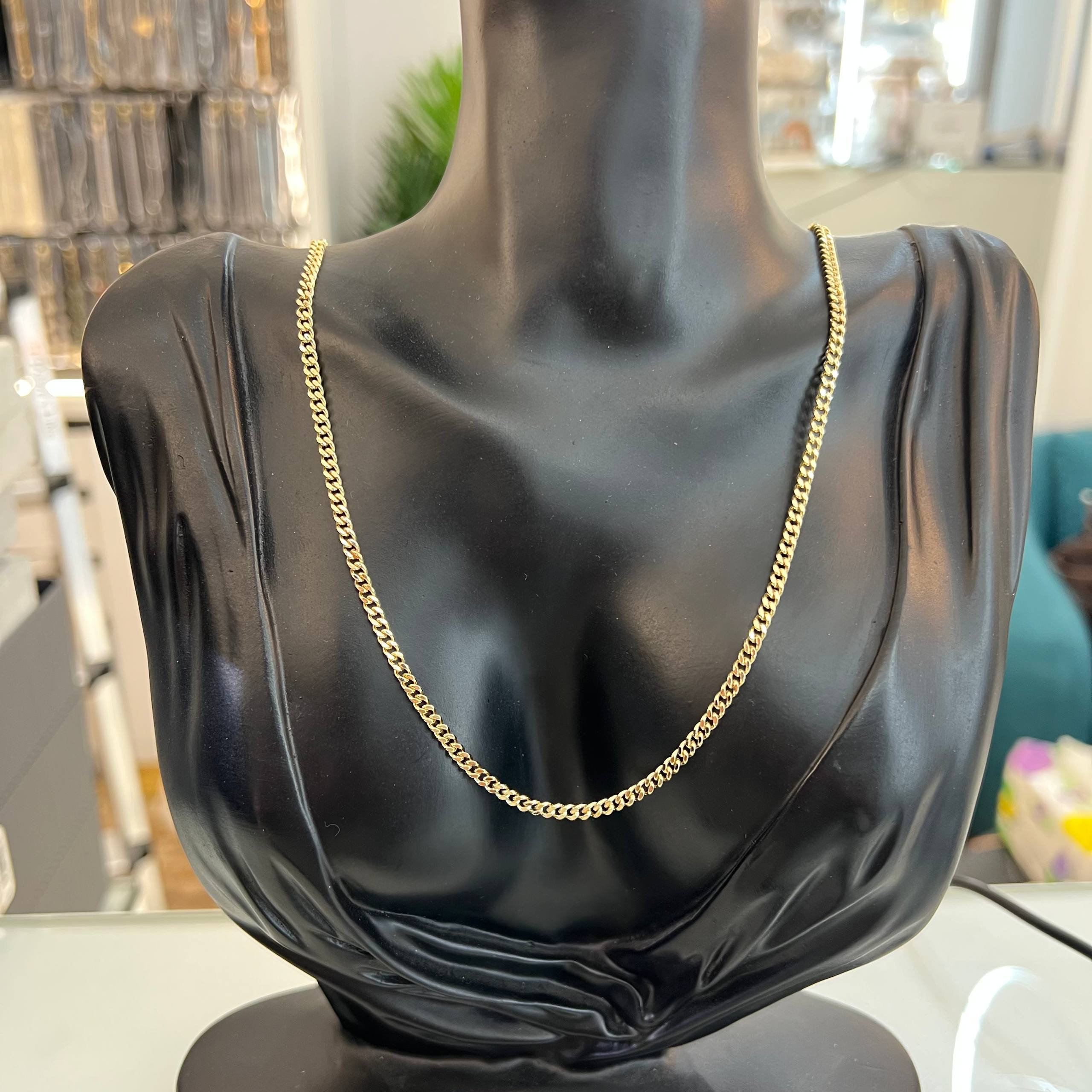 Curb Chain Necklace ā Classic Golden Shine