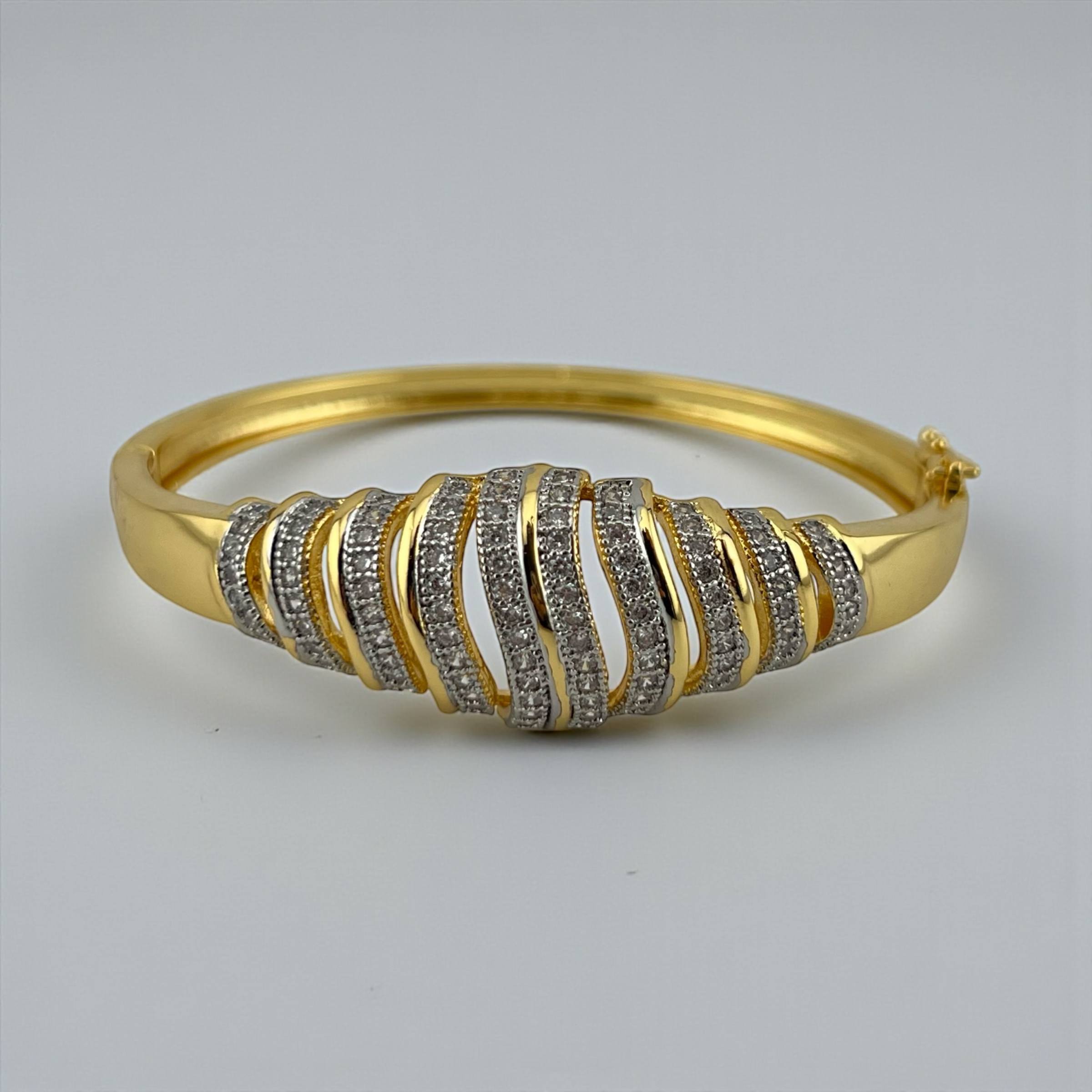 Waves of Elegance Bangle 💎