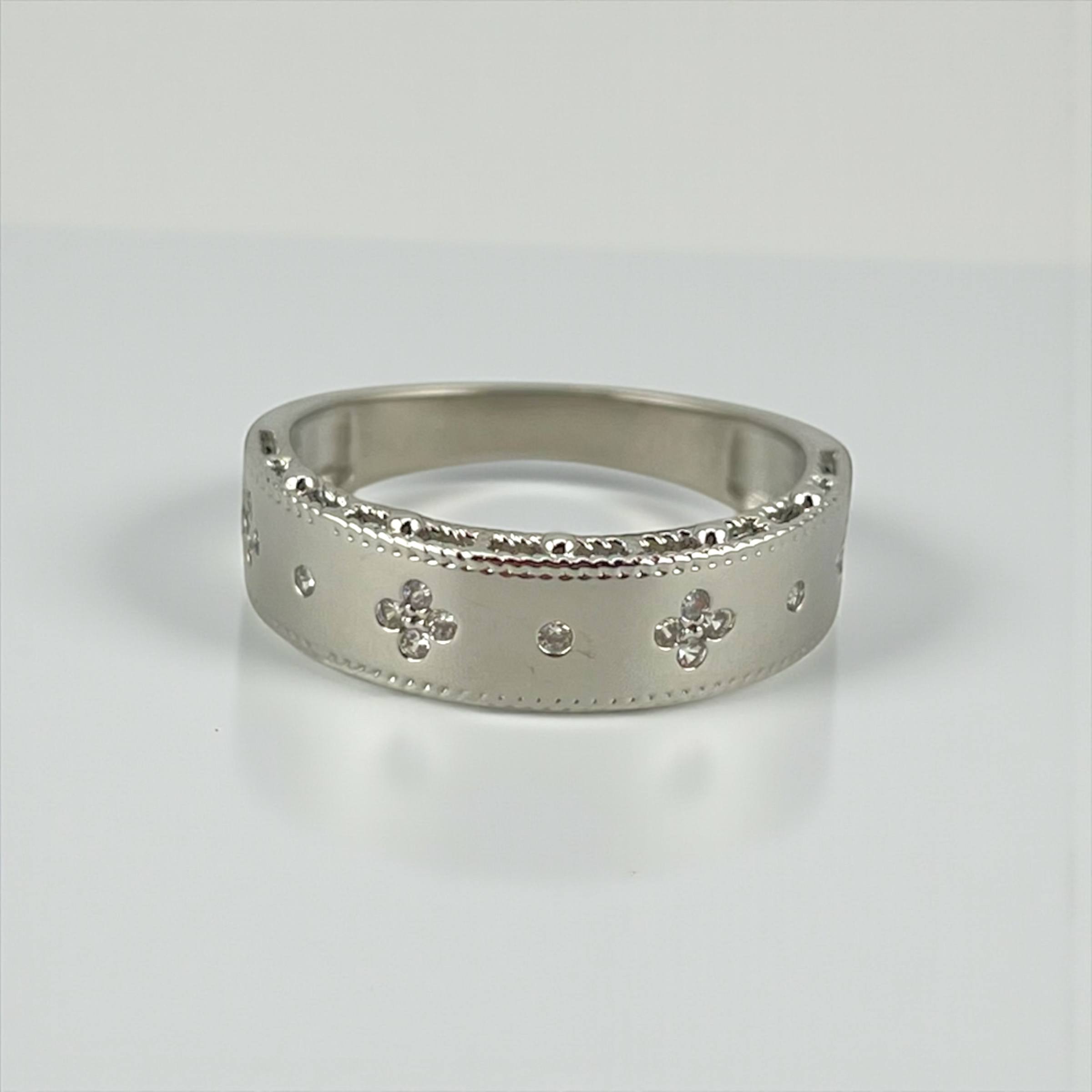 ✨ Vintage Bloom Band – Silver