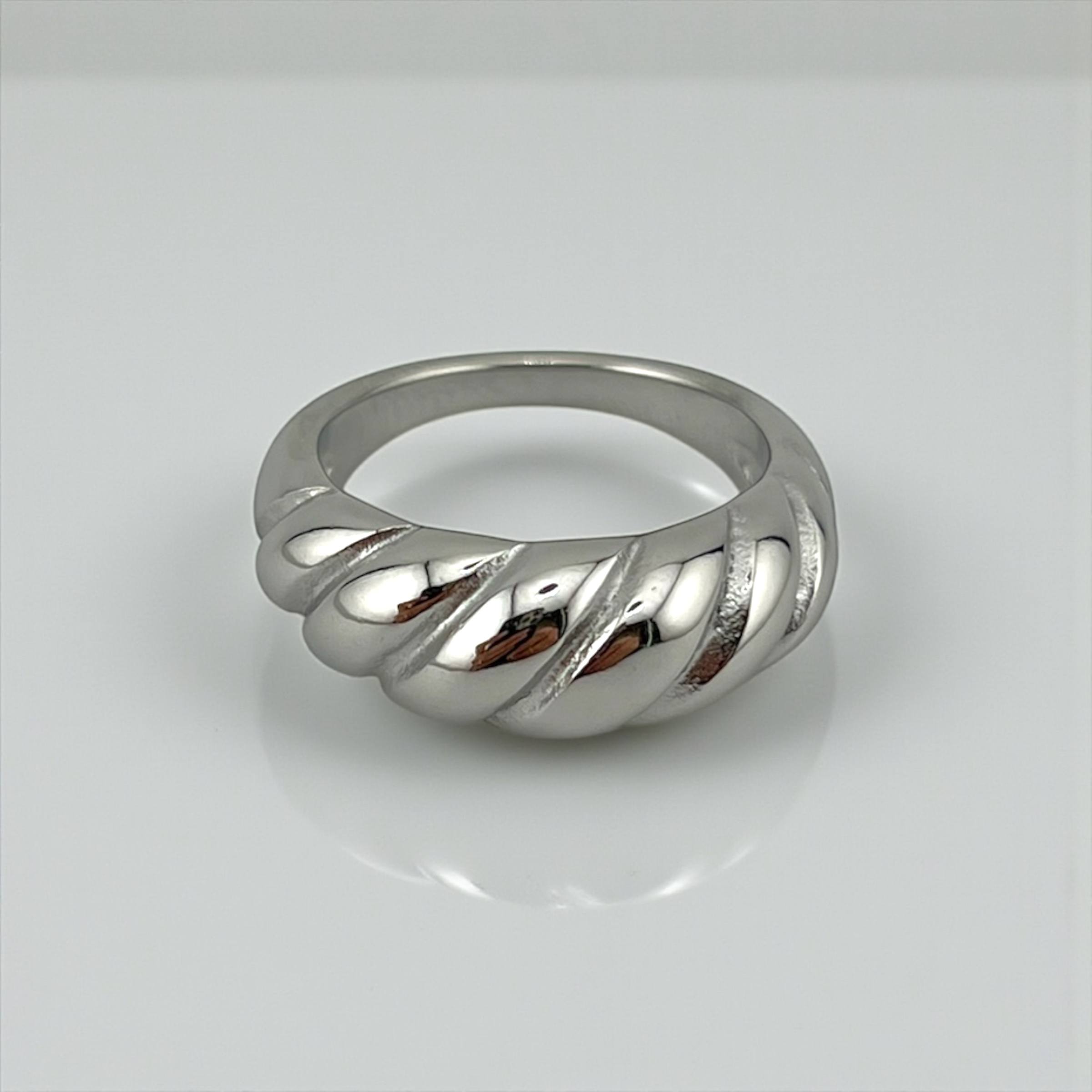 Bold Twist Silver color Ring – Sleek & Sculptural