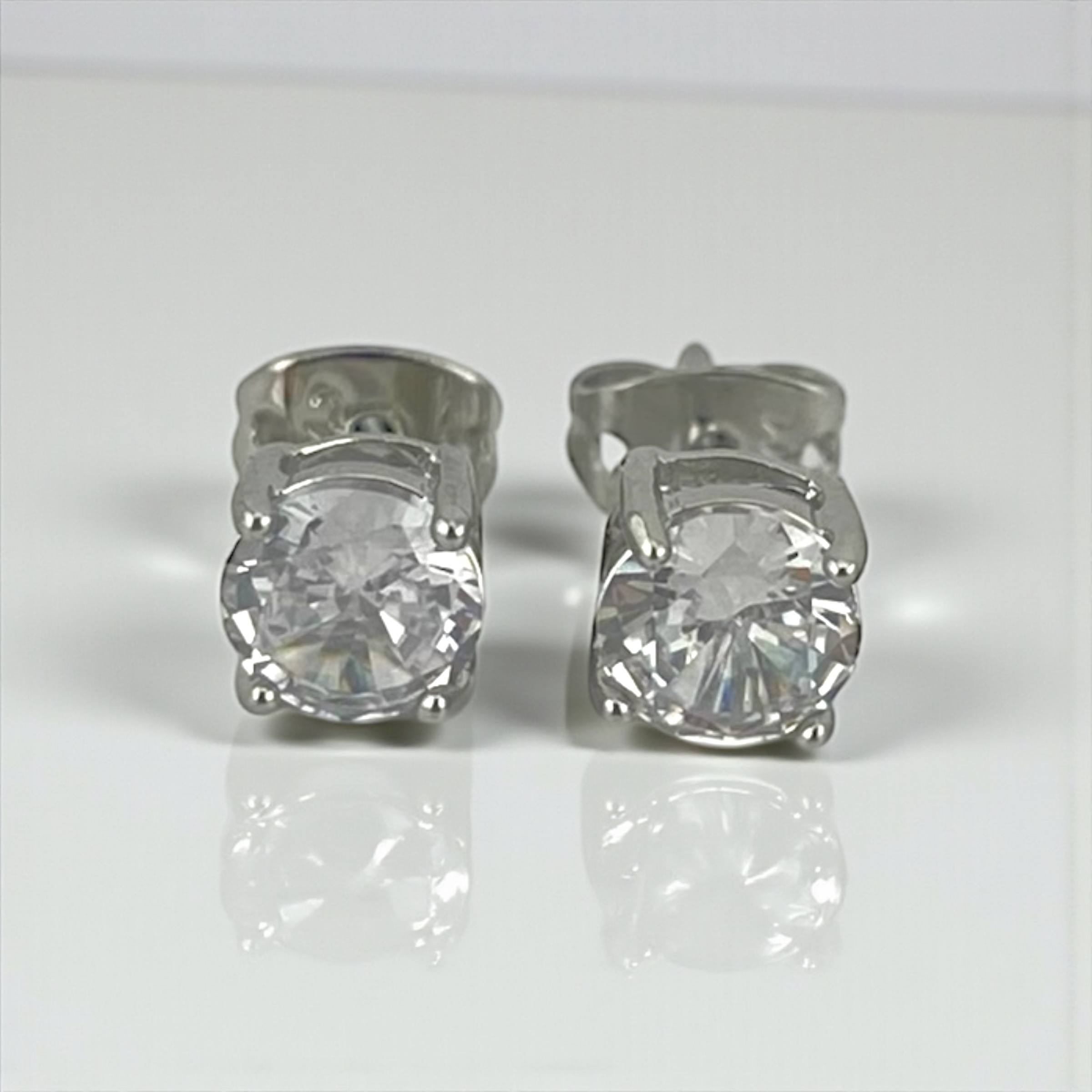 silver round-Cut Stud Earrings – Round Stone Design