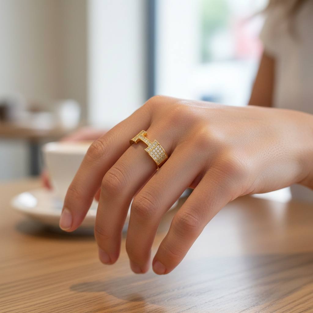 Hermes Signature Ring – Gold Edition