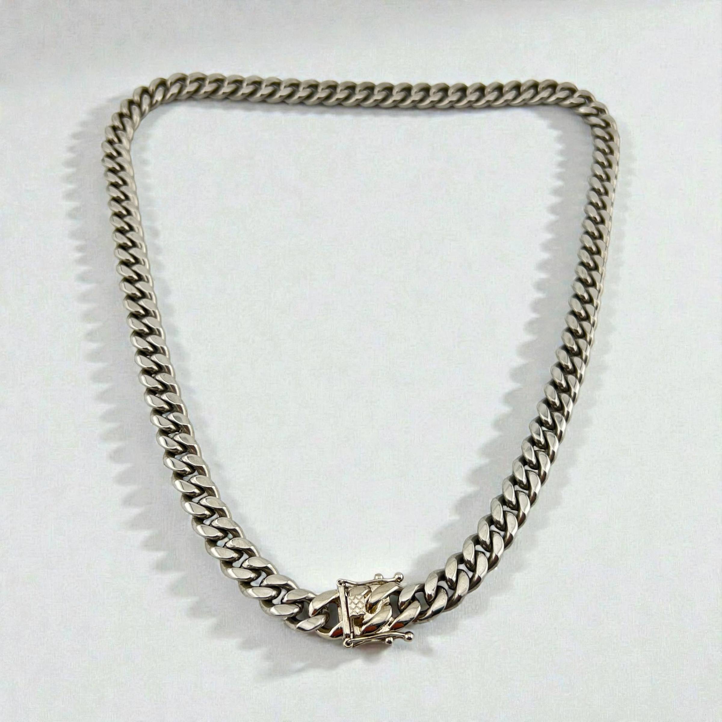 Classic Cuban Chain Necklace – Silver Tone ✨