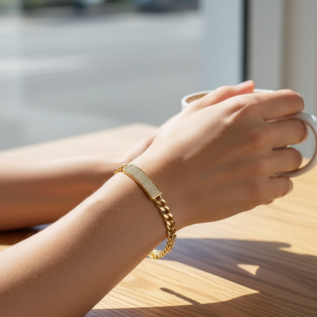 Gold Cuban Link strip Bracelet with Pave Bar 18k đ